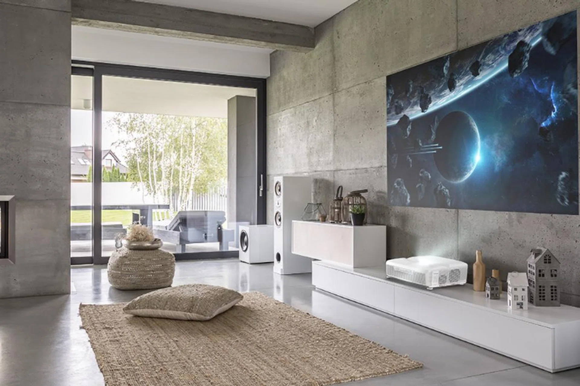 The Acer L811 Laser Projector can project images up to 120-inches from just 30cm away. Image source: Acer. 