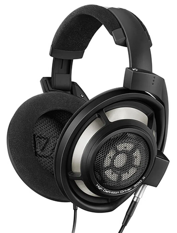 The HD 800 S looks hardly unchanged from the original. 