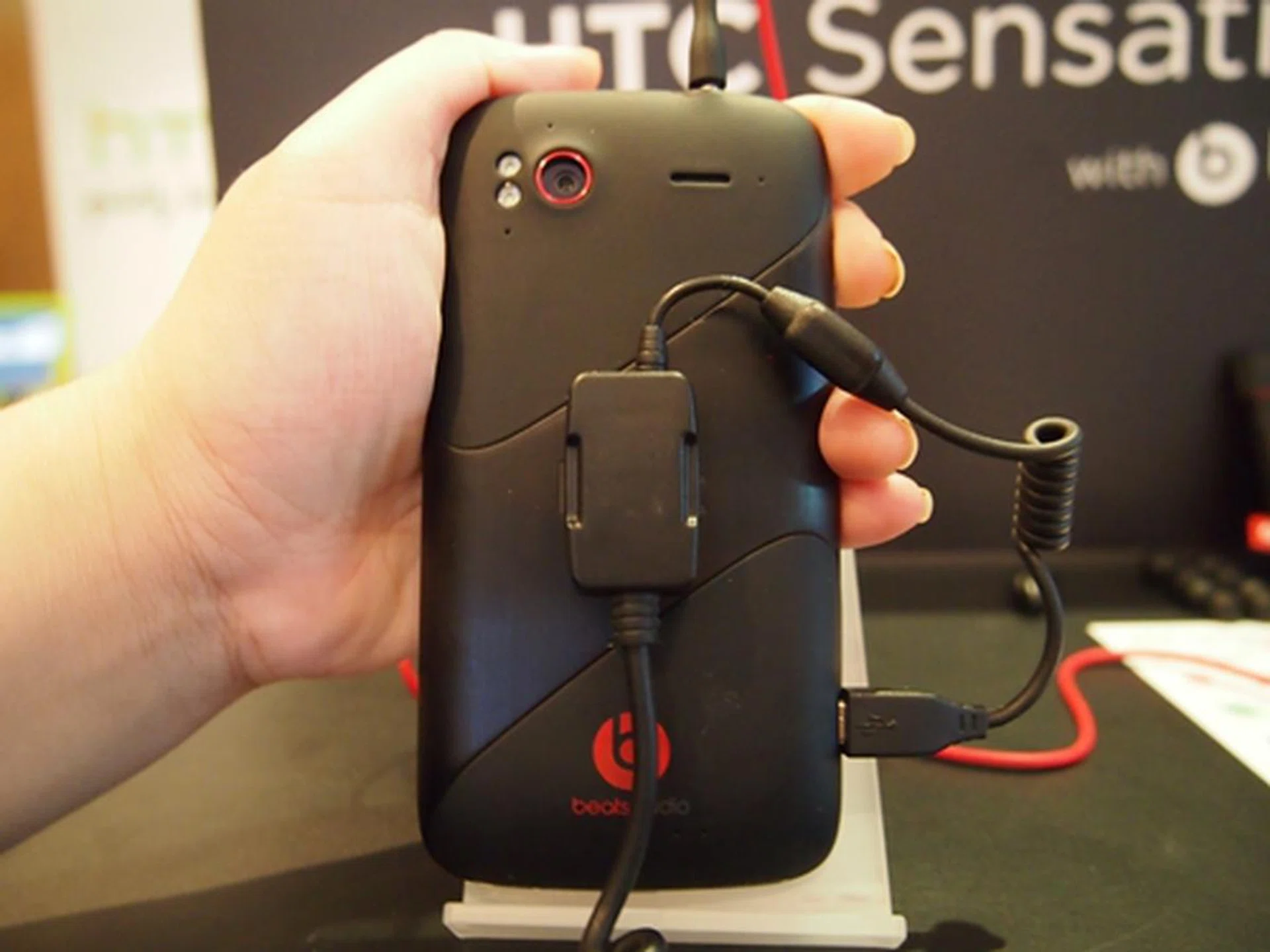 At the back, the Sensation XE spots a 8-MP camera with dual-LED flash. The smartphone comes with a unibody black chassis just like the Sensation but spots a few cosmetic changes at the back such as the Beats Audio logo.