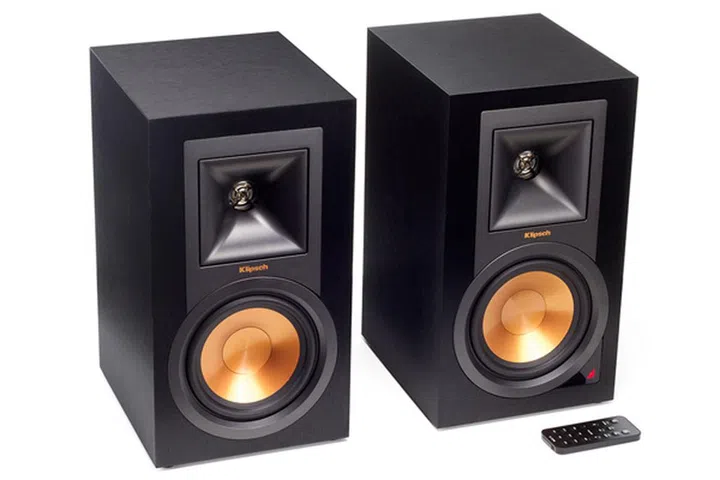 The Klipsch R-15PM's are a stylish pair of bookshelf speakers.