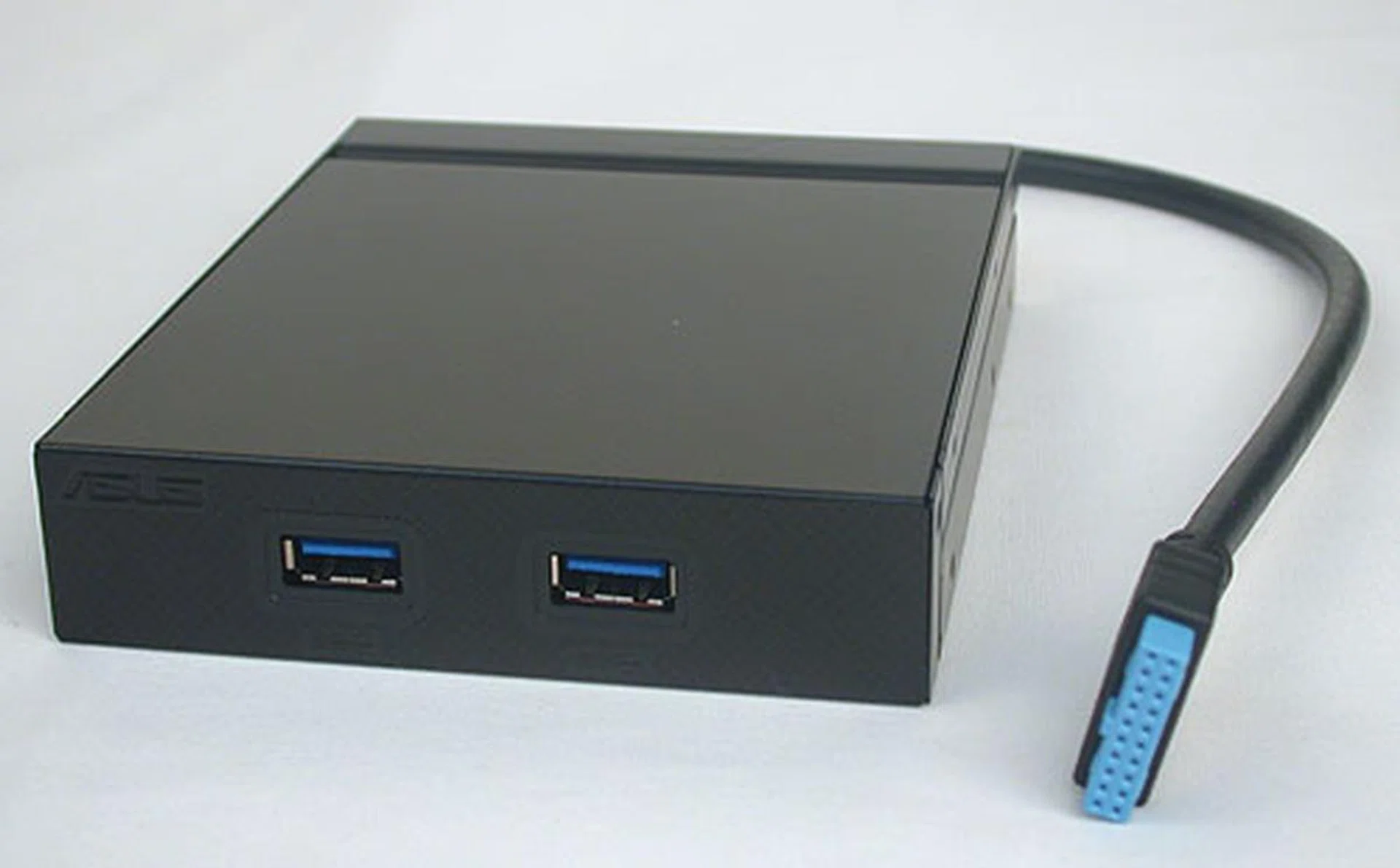 This front panel box for two USB 3.0 controllers can be slotted into your chassis' 3.5-inch bay and connected to the ASUS board to enable the functionality. Useful if your chassis has no allowance for front USB 3.0 ports.