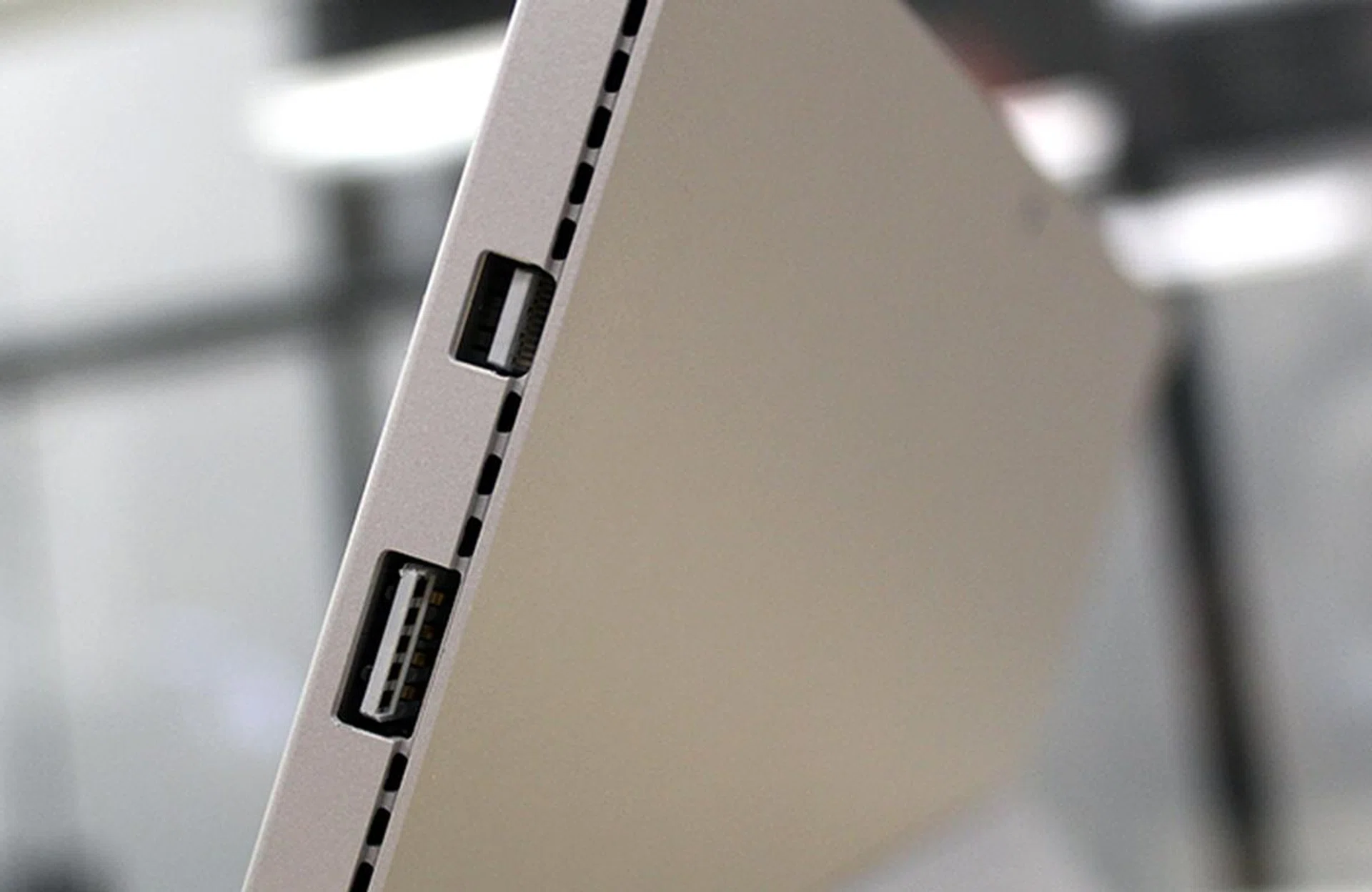 To the right of the device are its ports - a Mini-DisplayPort for video output and a single USB 3.0 port. We really wish there were more USB ports though.