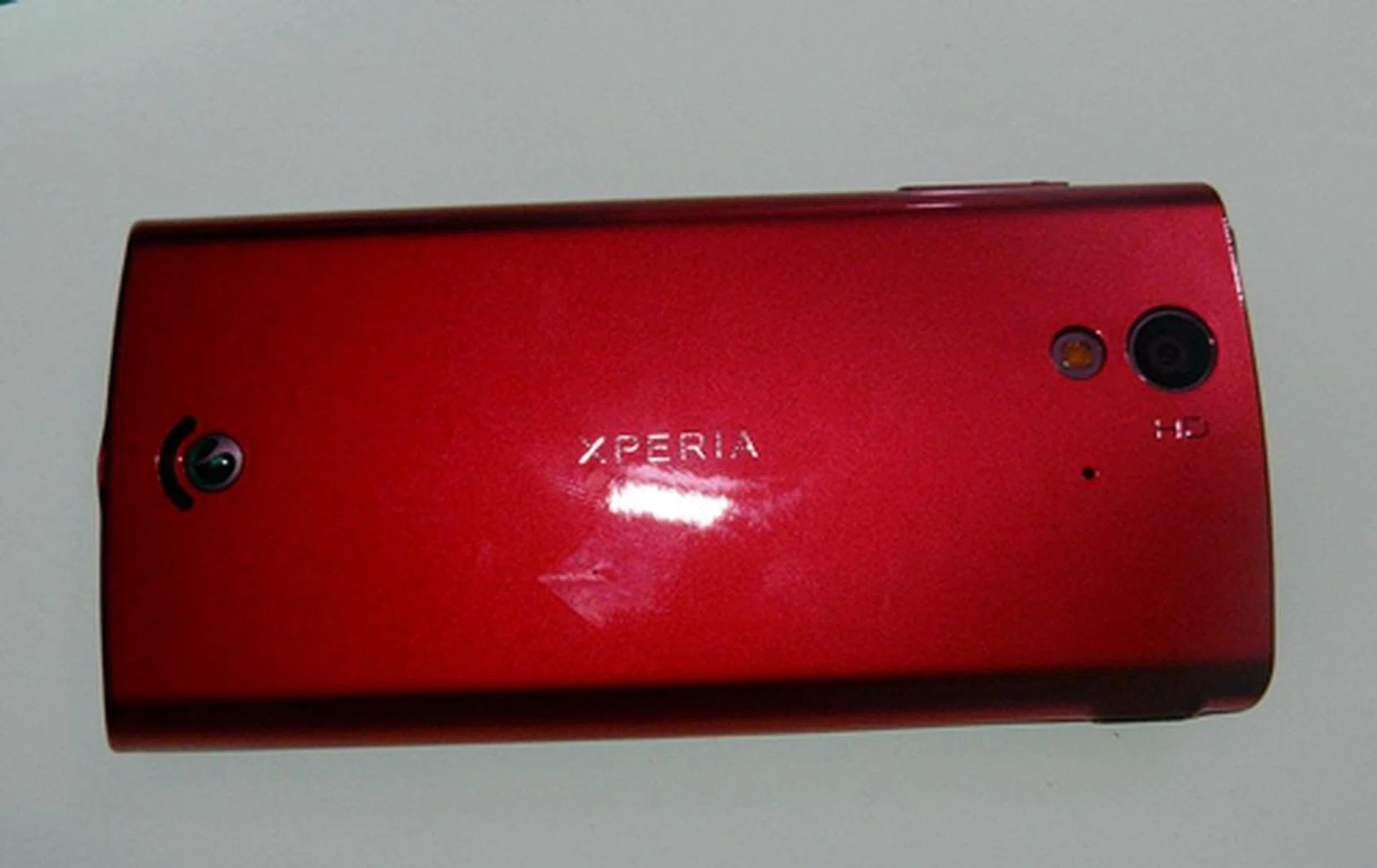 Located at the back of the ray is the 8.1-megapixel camera which is capable of HD video recording.