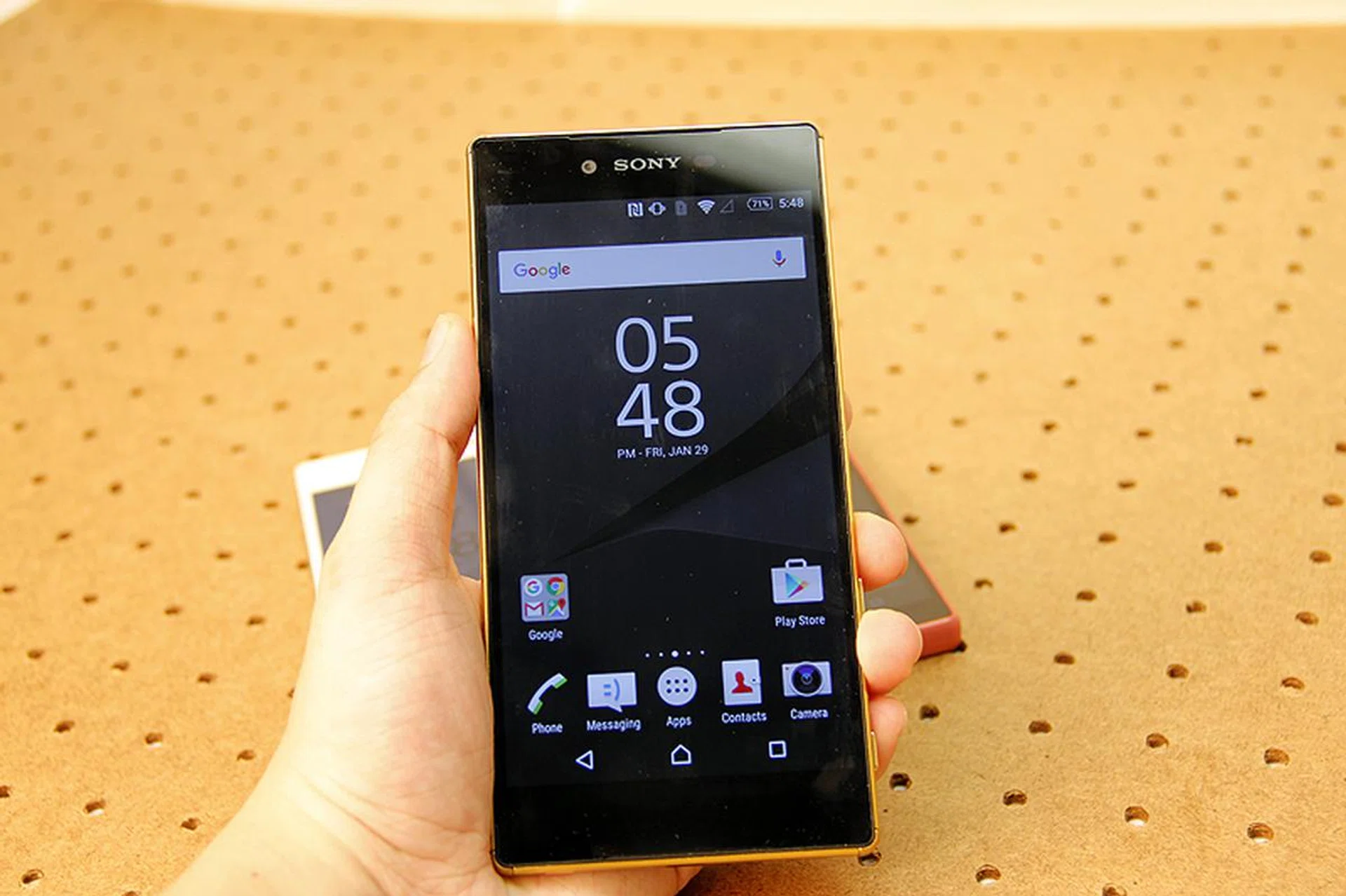 Sony Xperia Z5 Premium may be a little large at 5.5-inch, but it still fits fine and you get a really sexy display to go with its size.