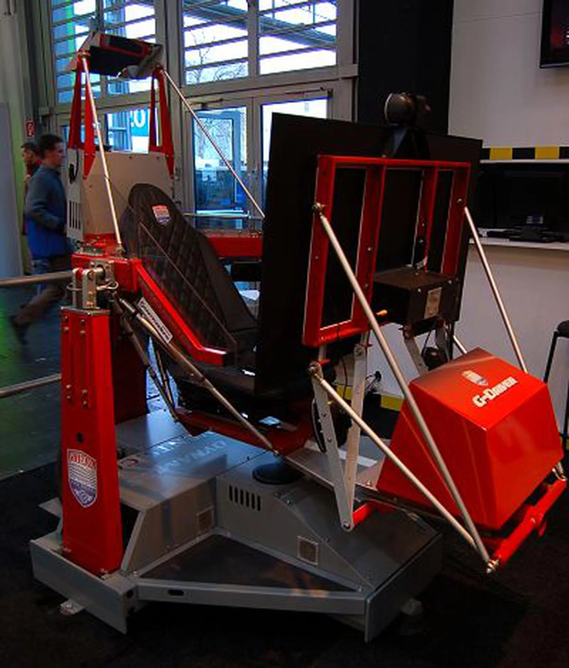  Over at their extreme gaming booth, they had this realistic racing simulator on display.  