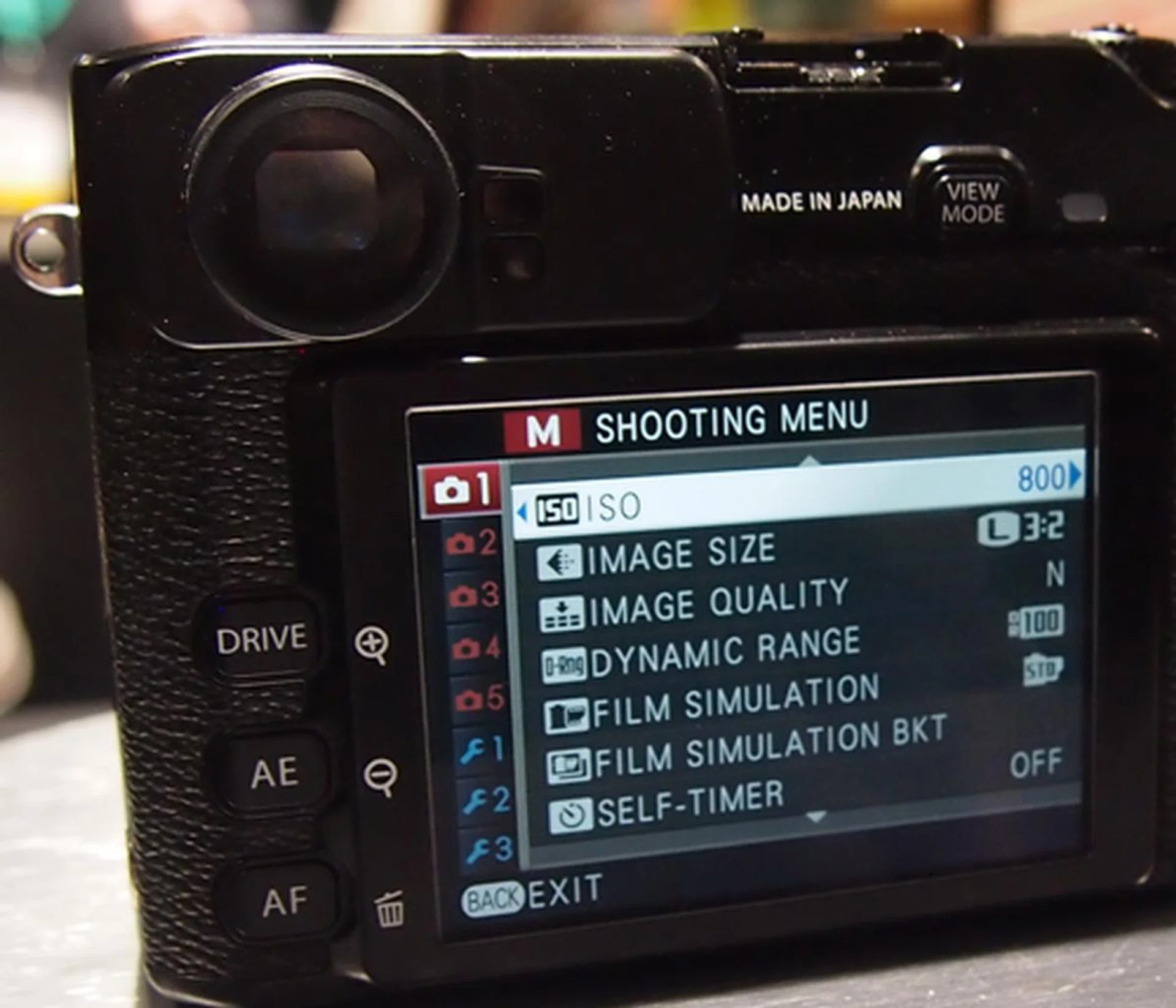 Given a choice, we'd prefer the LCD display over the electronic viewfinder.