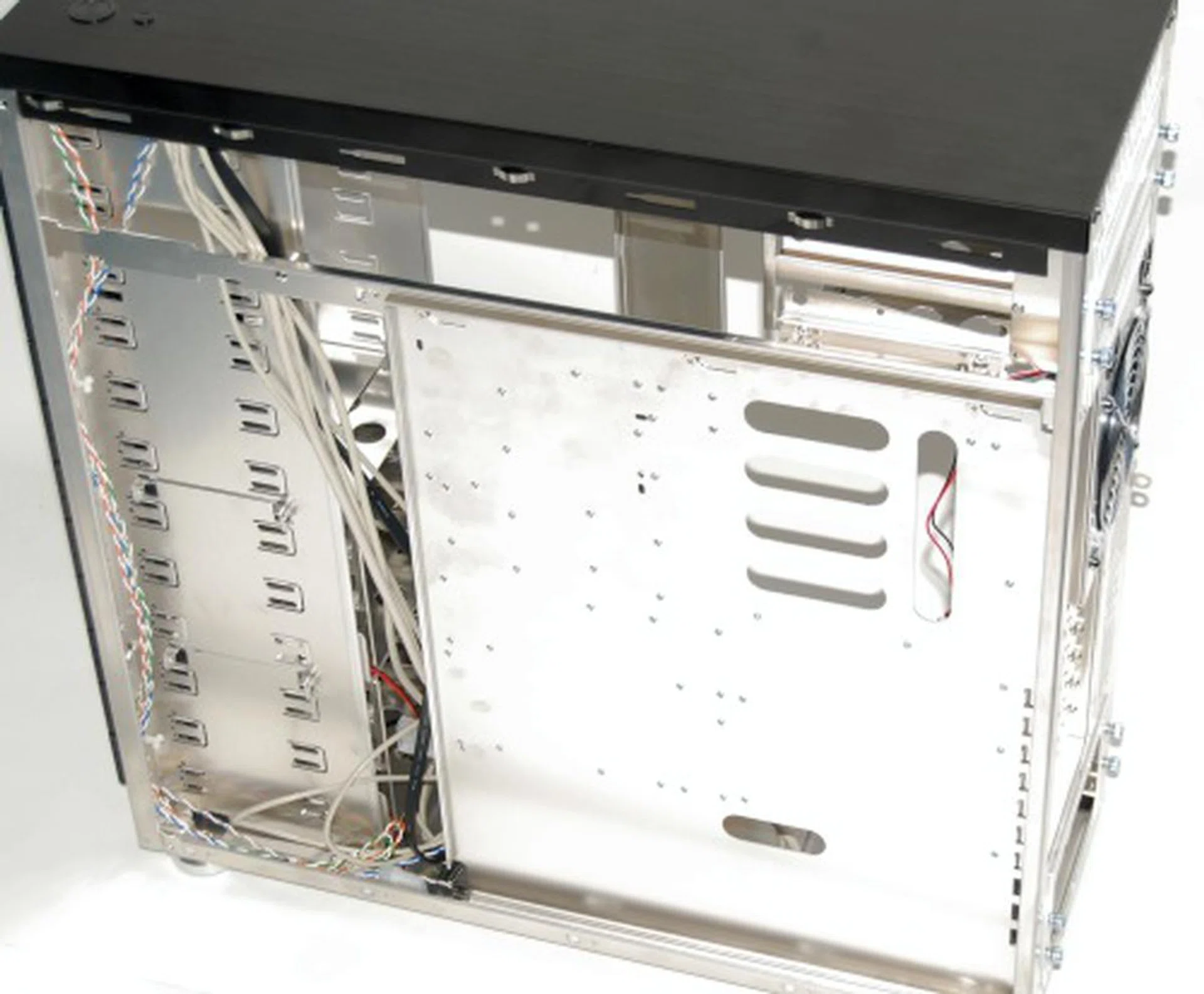 The motherboard tray is removable and a simple slide to the left does the trick. There's also plenty of space at the back for routing your cables.
