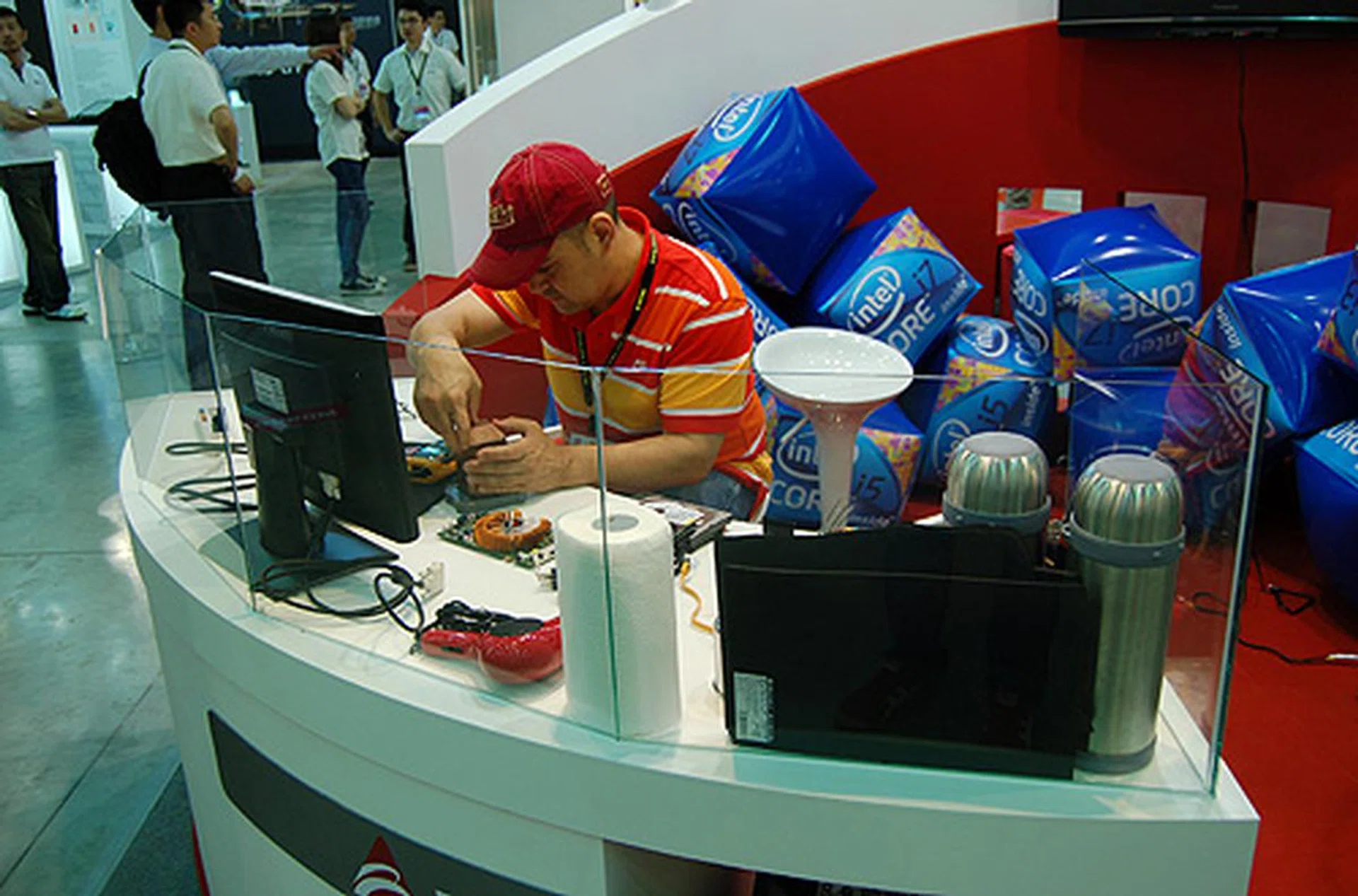 There was also an overclocking demonstration using liquid nitrogen.