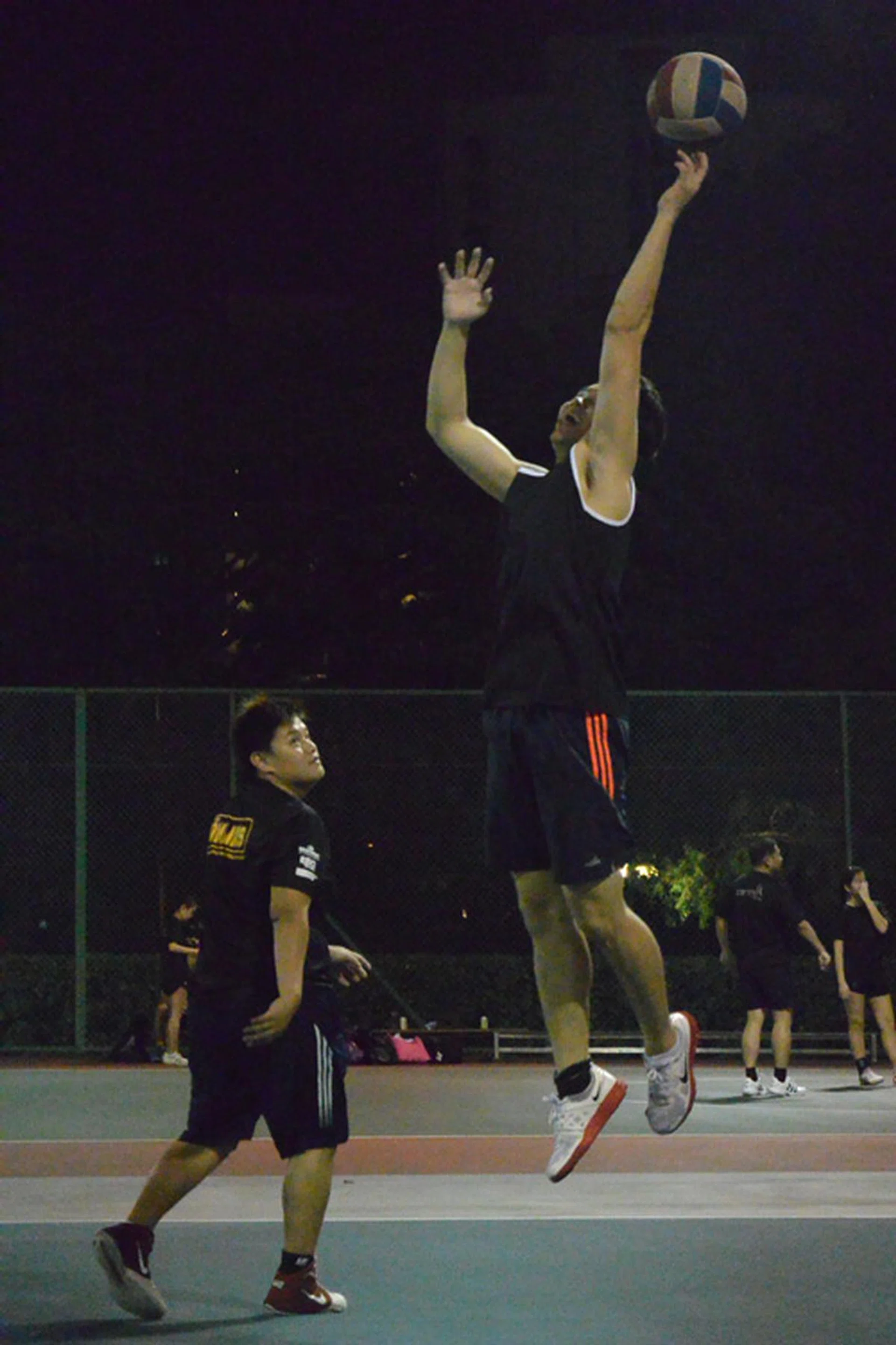 f/4 at 119mm (in 35mm equivalent), 1/500 sec, ISO 6400.