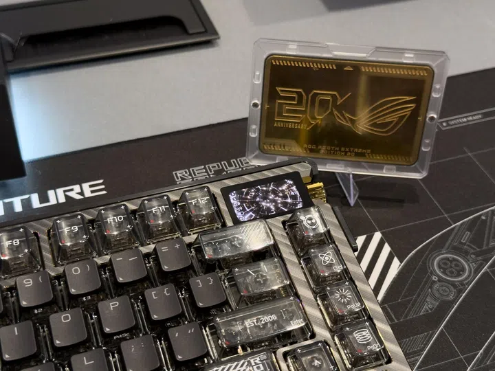 ROG Azoth Extreme Edition 20