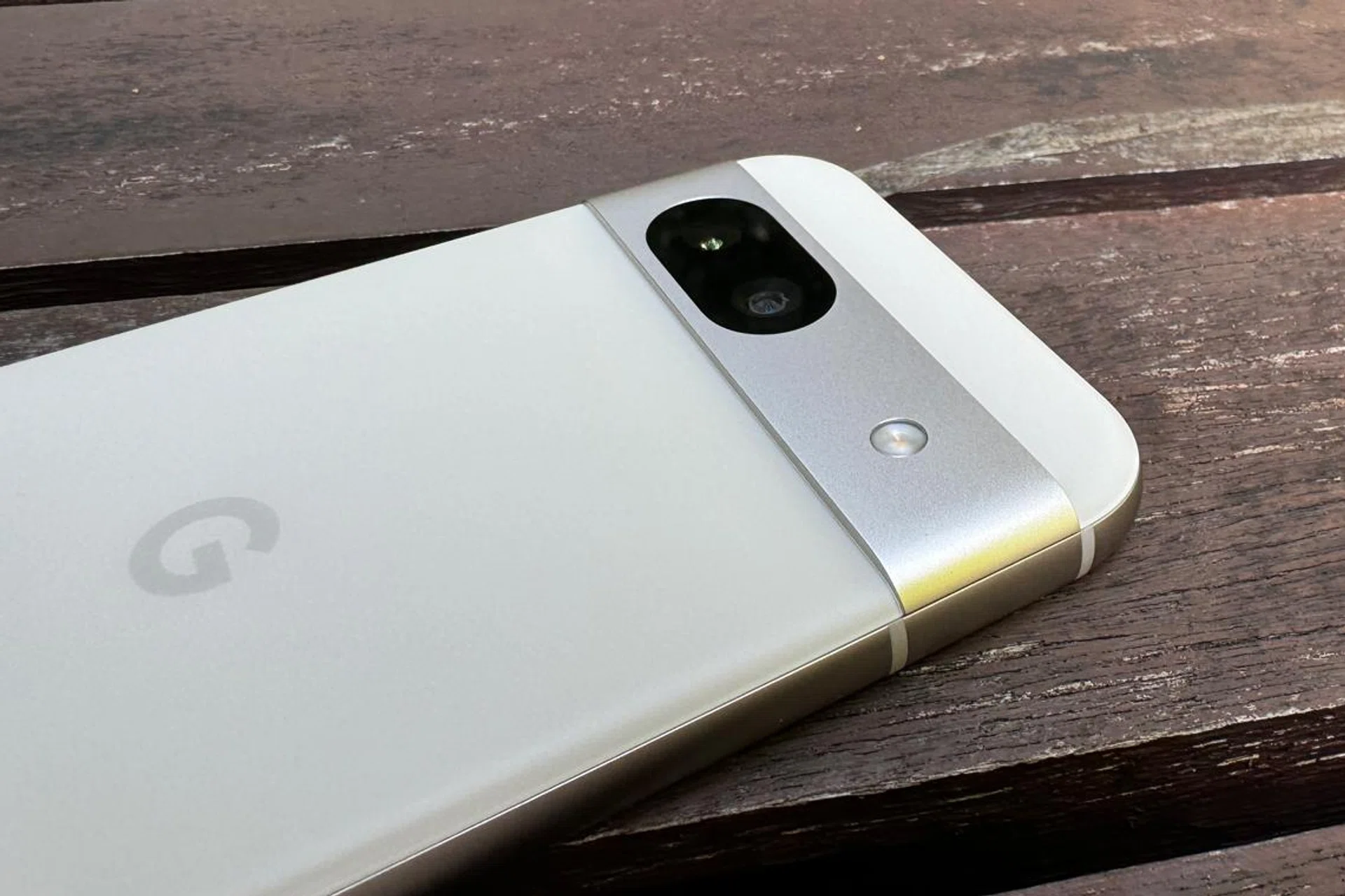 Google Pixel 8a.
