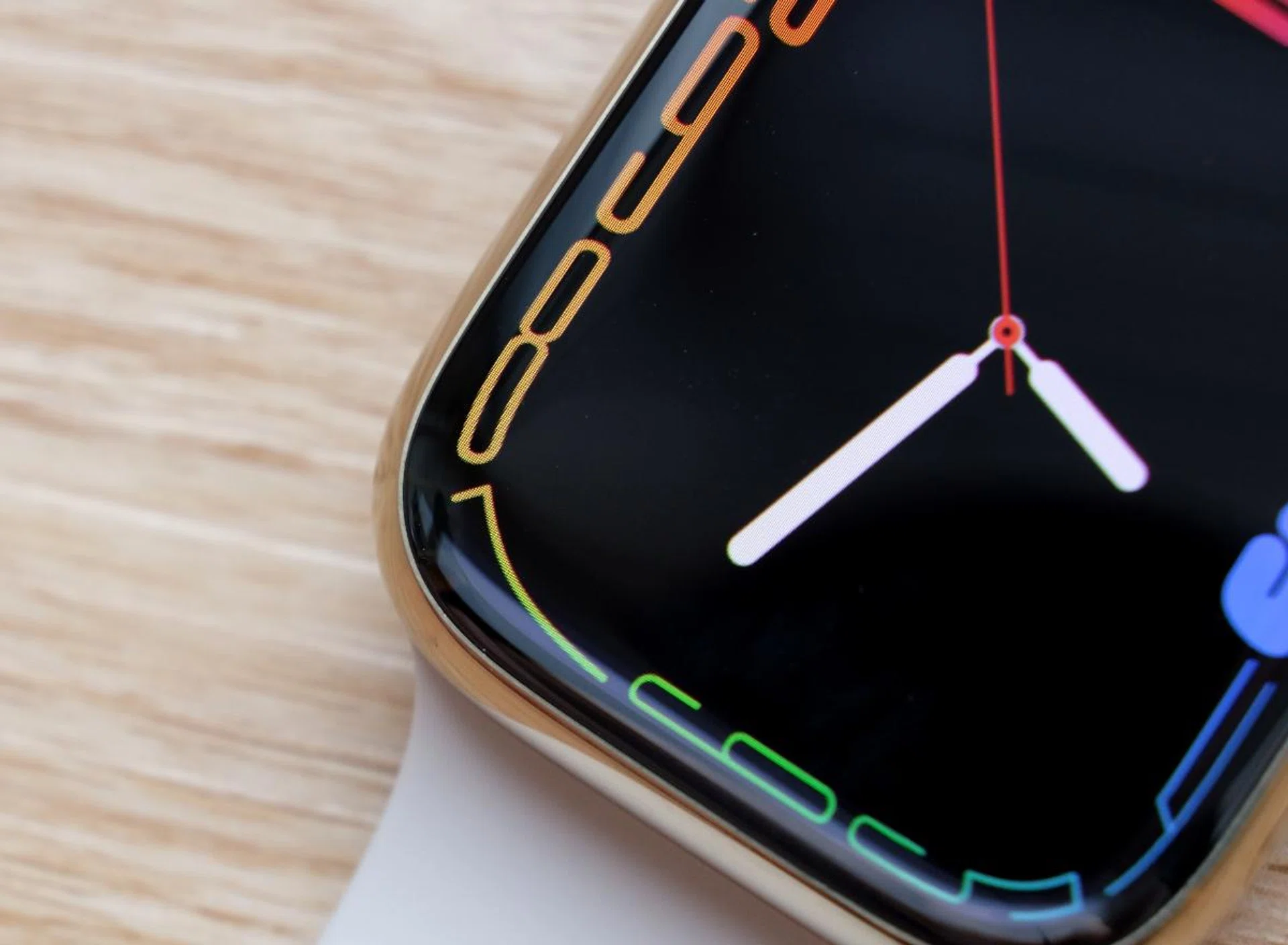 The new display, introduced in last year's Series 7, really goes all the way to the edges.