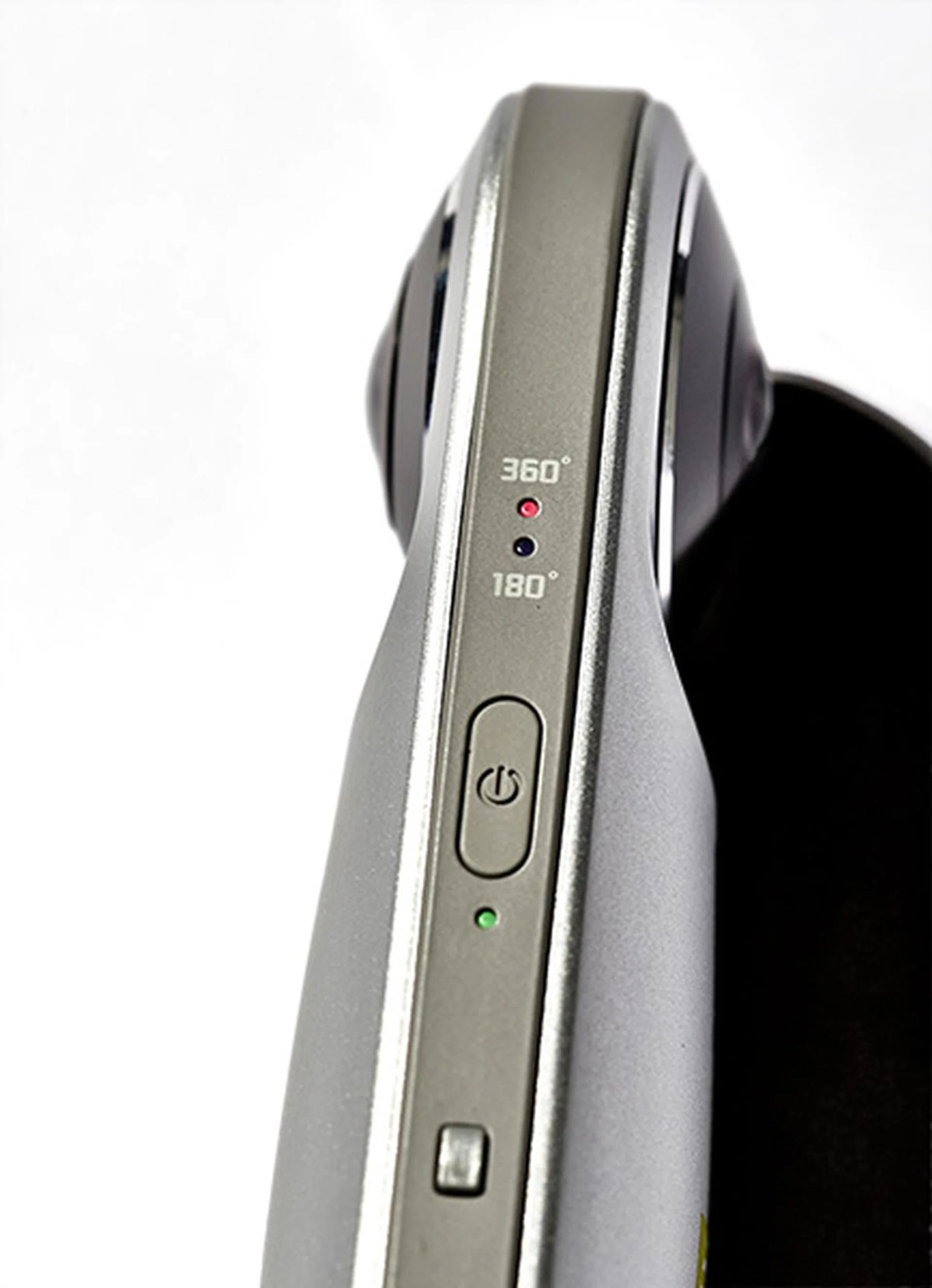 Simple LEDs by the side of the camera indicate it's operating state.