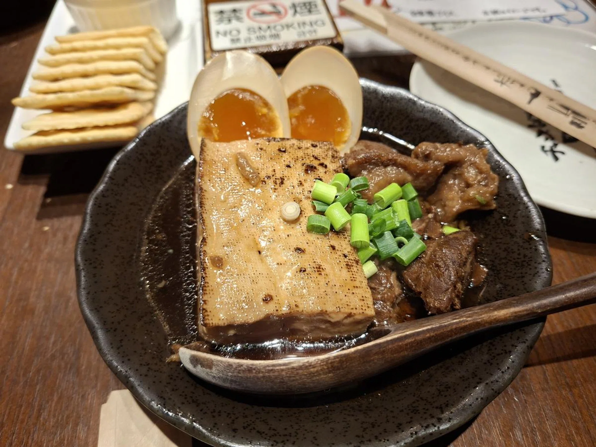 Low light photo (auto night mode). Photo: HWZ.