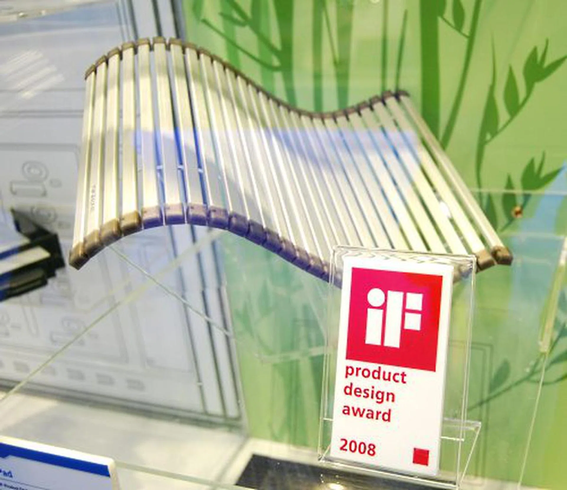  One of Gigabyte's more recent innovations, the Roll Pad is both simple and practical, while exuding a zen style. This is a notebook cooler that can be easily bundled up and stowed away just by rolling it up.  