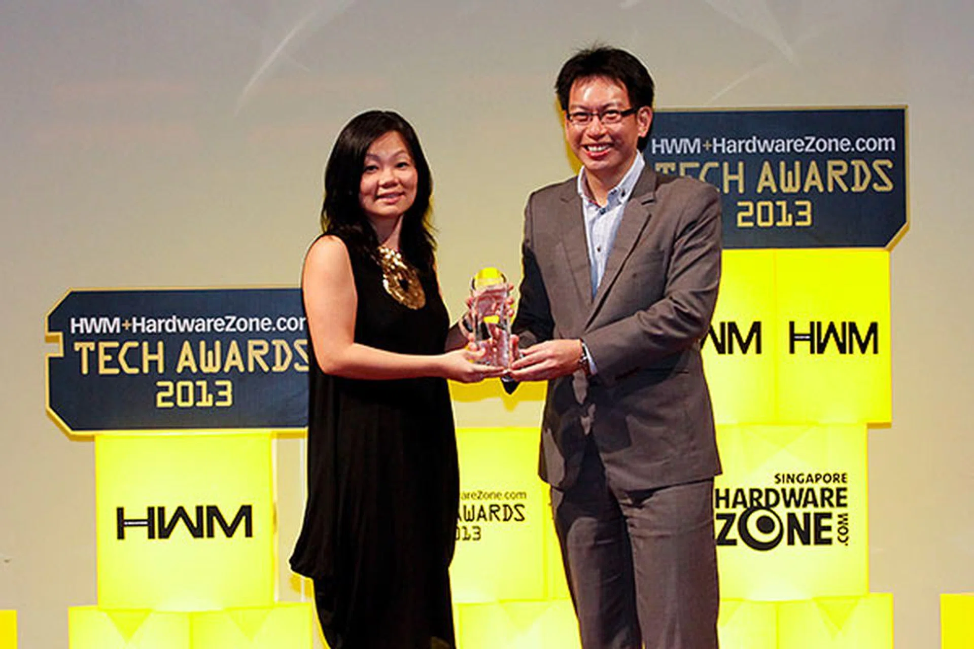 StarHub won the Readers' Choice category for Best Pay TV Service in Singapore. Accepting the award on behalf of StarHub was Ms. Lin Shu Fen, Vice President, TV and New Media, Home Solutions and Content.