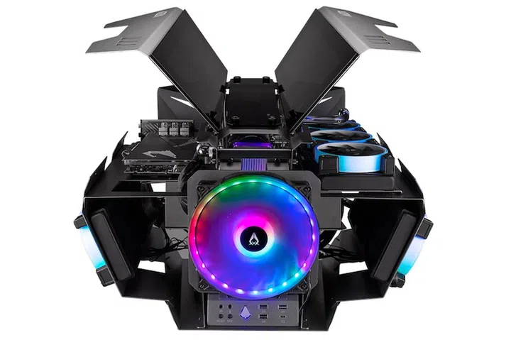 Azza's Overdrive showpiece case that features a pair of gull-wing covers on either sides of the case.