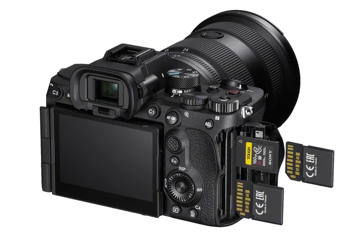 Sony A7 V card slots