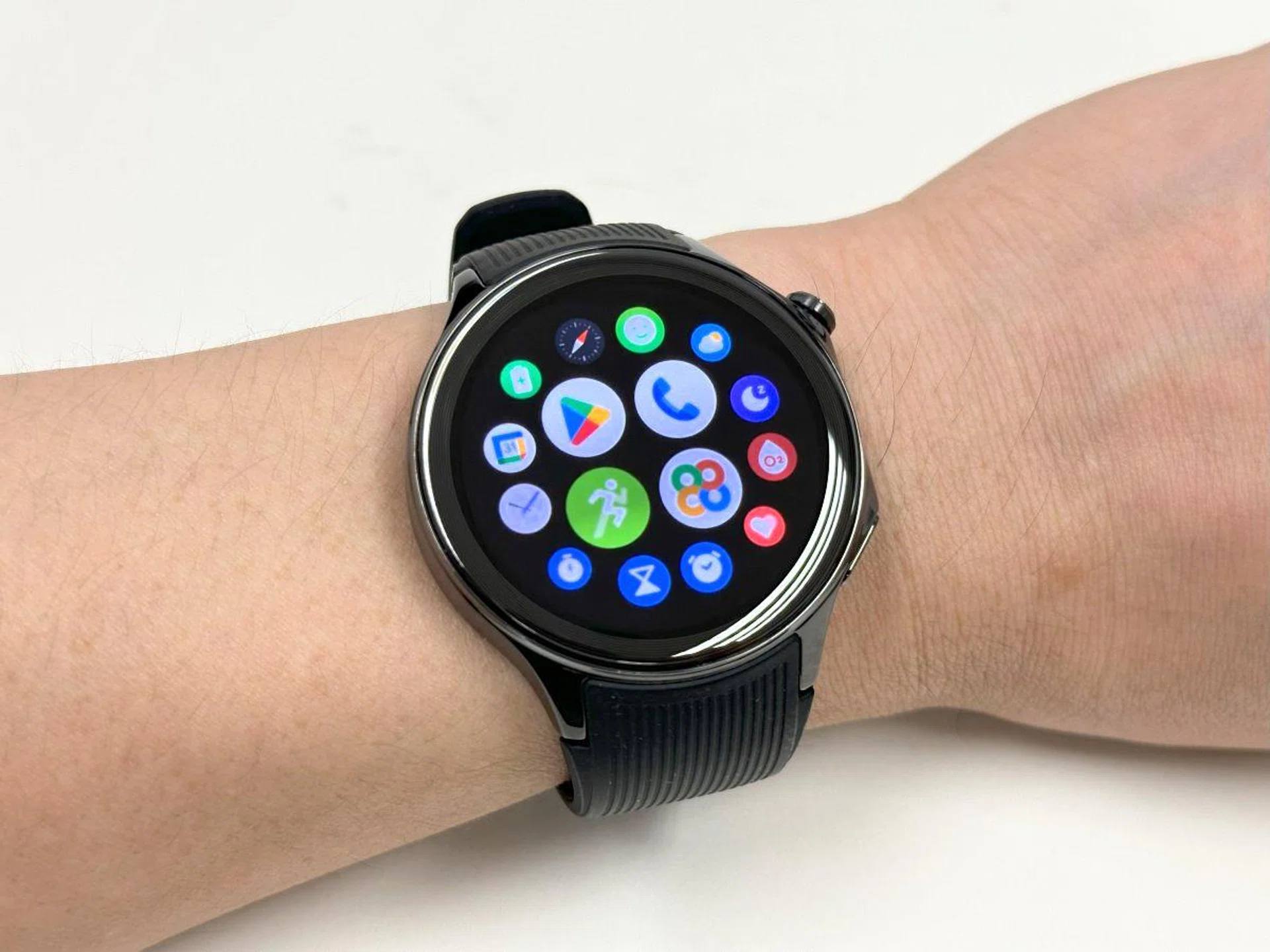 Oppo Watch X on-device app menu.