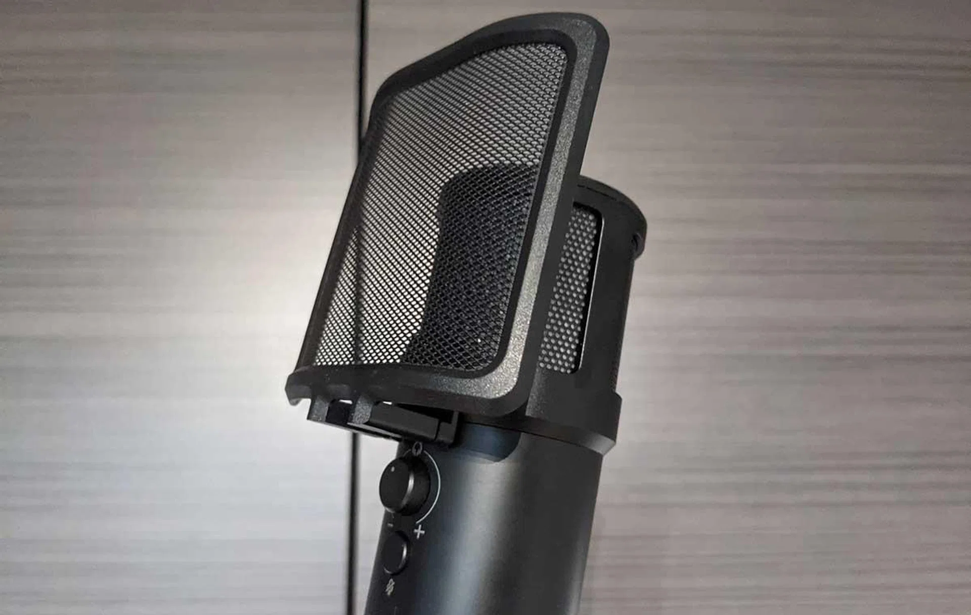 It might just be me, but that dial kind of looks like a nose.