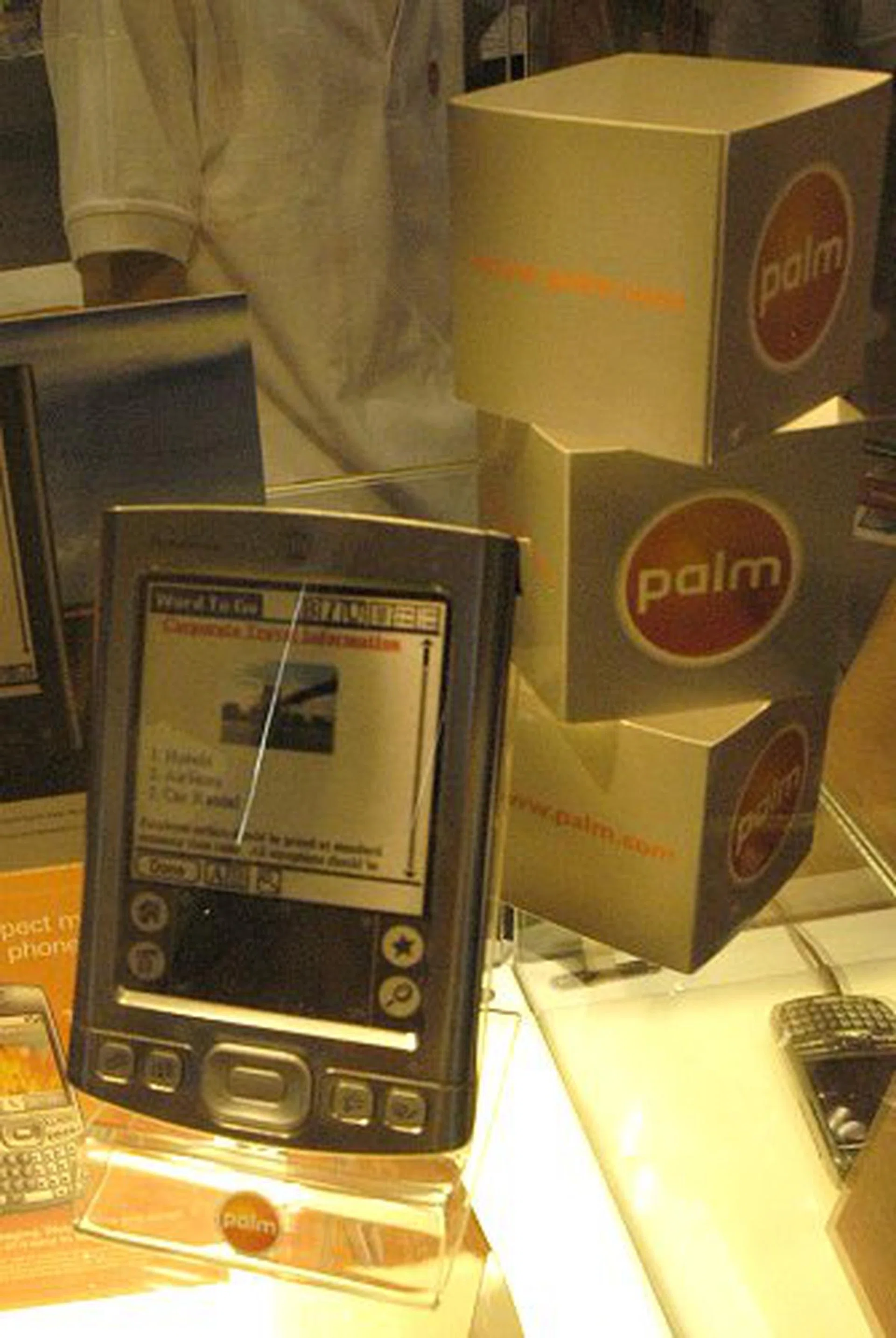  Palm's PDA in the TX and E2 are going for $479 and $299 respectively. Freebies for the former are a wireless keyboard and leather case worth $135 while freebies for the latter are a 1GB SD card and slim leather case worth $59.  