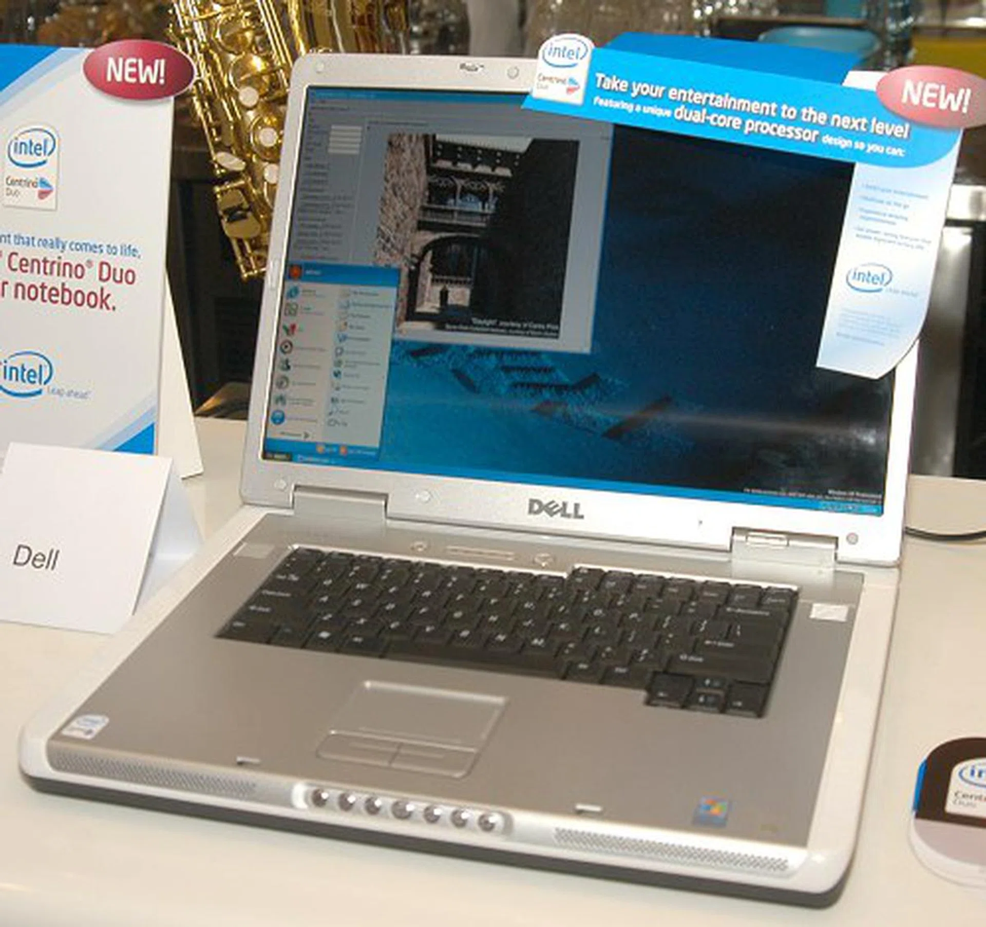 The mighty and hefty Dell Inspiron 9400 can be configured with a maximum widescreen display of 1920 x 1200 pixel resolution. Apart from being a desktop replacement notebook with good multimedia attributes, gamers will fancy the NVIDIA GeForce Go 7800 GPU with 256MB VRAM to take charge of their gaming needs competently.