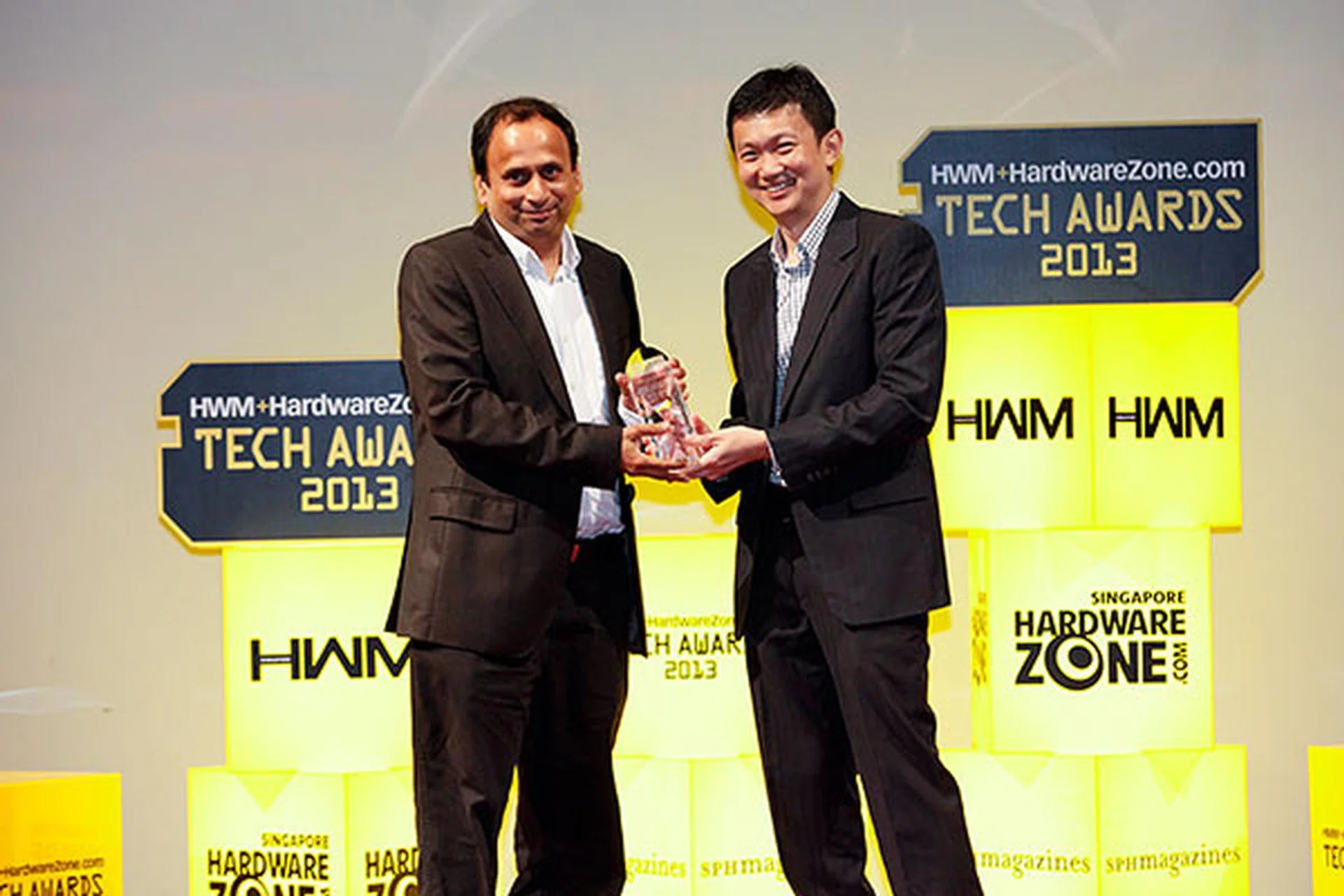 Dell's S2340L got our nod for the Best Full HD 23-inch LED-backlit Monitor award, while voters chose Dell/Alienware as their favorite gaming notebook brand. Mr. Deepak Wagh, General Manager (Singapore), Consumer & Emerging Markets, Dell Singapore, was present to receive the awards.