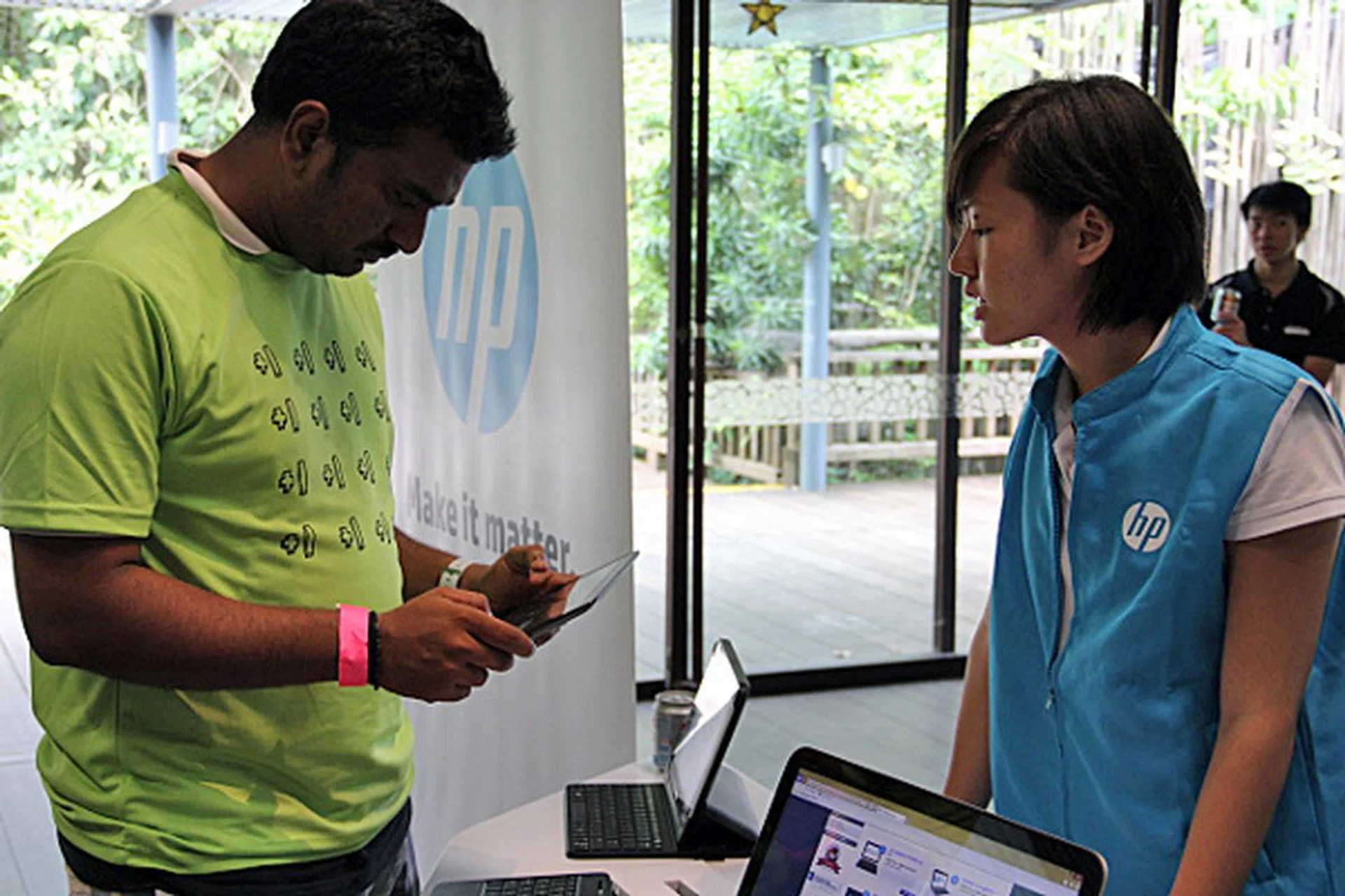 Many of the attendees were curious about the HP notebooks on display, with the HP staff receiving many enquiries during the event. 
