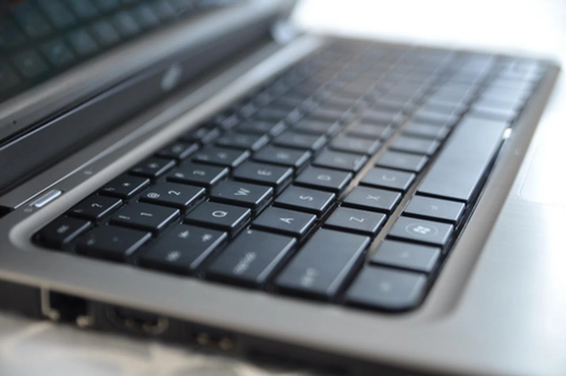The back-lit island-style keys are one of the key 'unofficial features' of an Ultrabook (well, according to us anyway). Thankfully HP features just that, and we found it to have good travel and pitch. It feels incredibly solid, and has no flex.