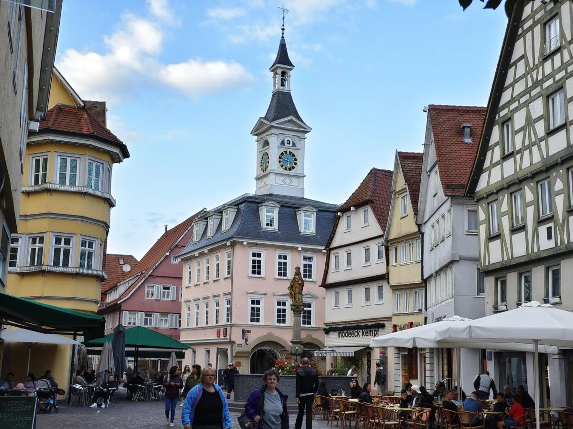 50mm, automatic settings. Photo: HWZ.