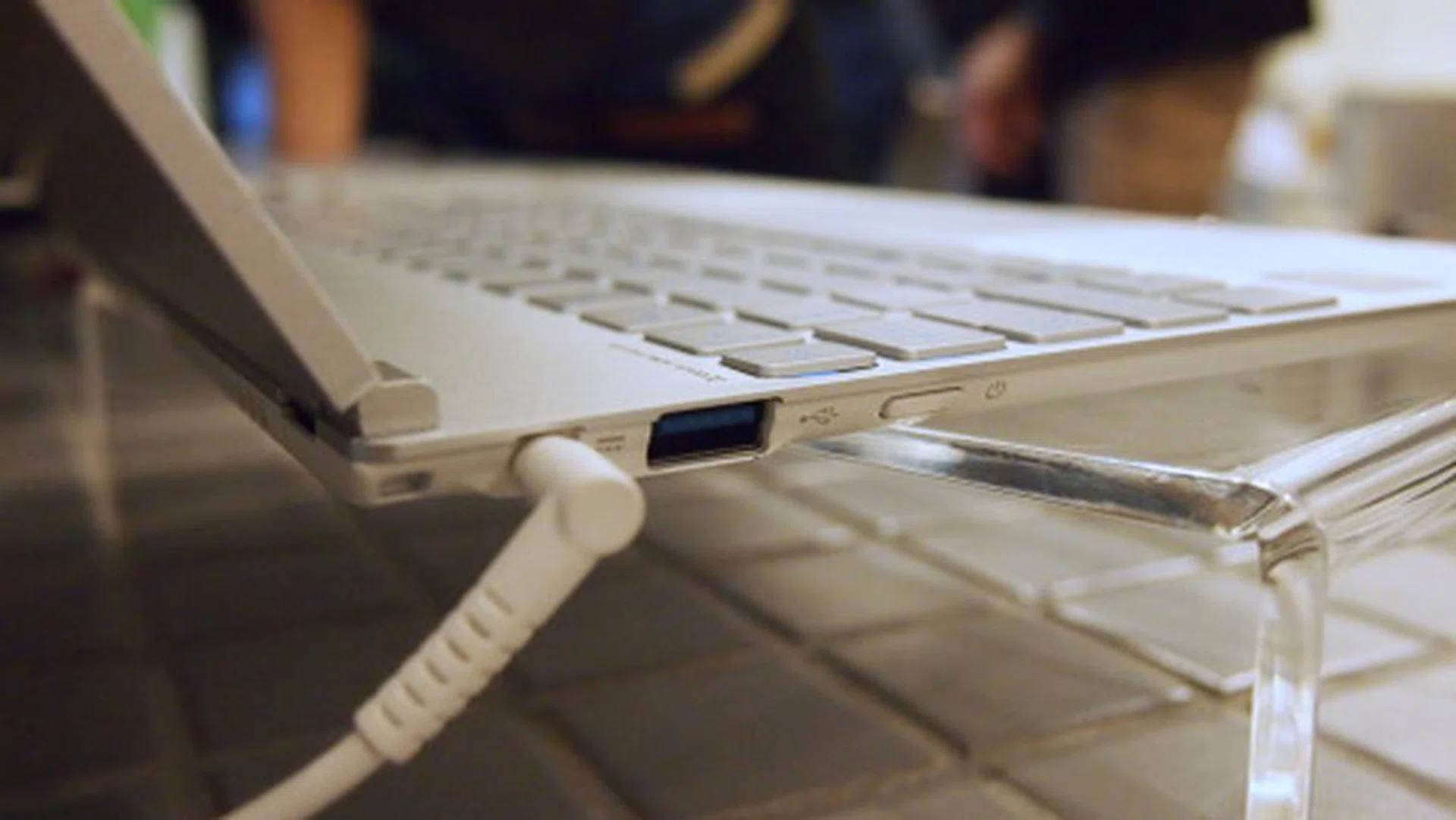 The Aspire S7 Ultrabooks are surprisingly thin, even though both the 11-inch and 13-inch models have touch displays that usually add to a notebook's thickness.