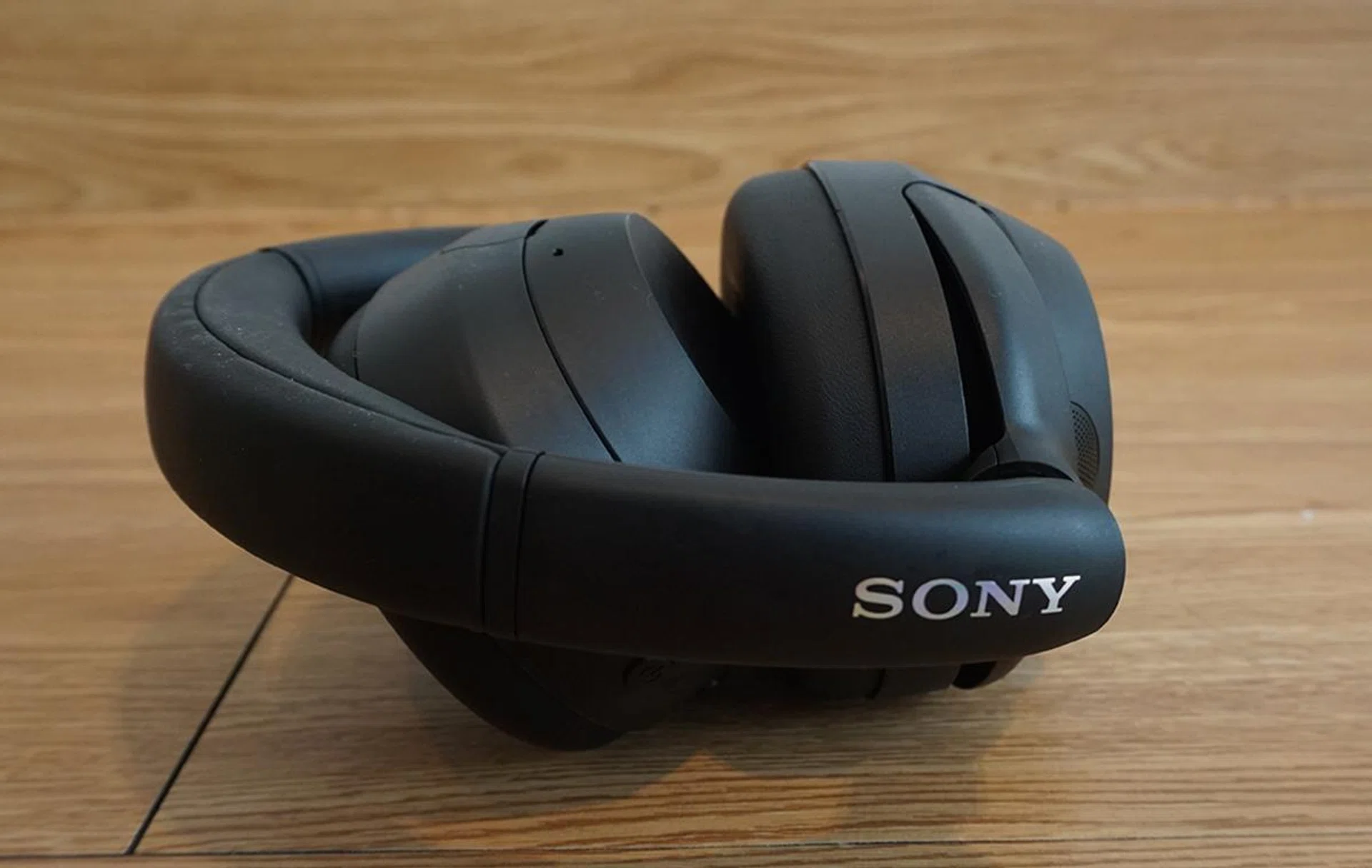 Flagship qualities, in a familiar chassis, for an affordable price.