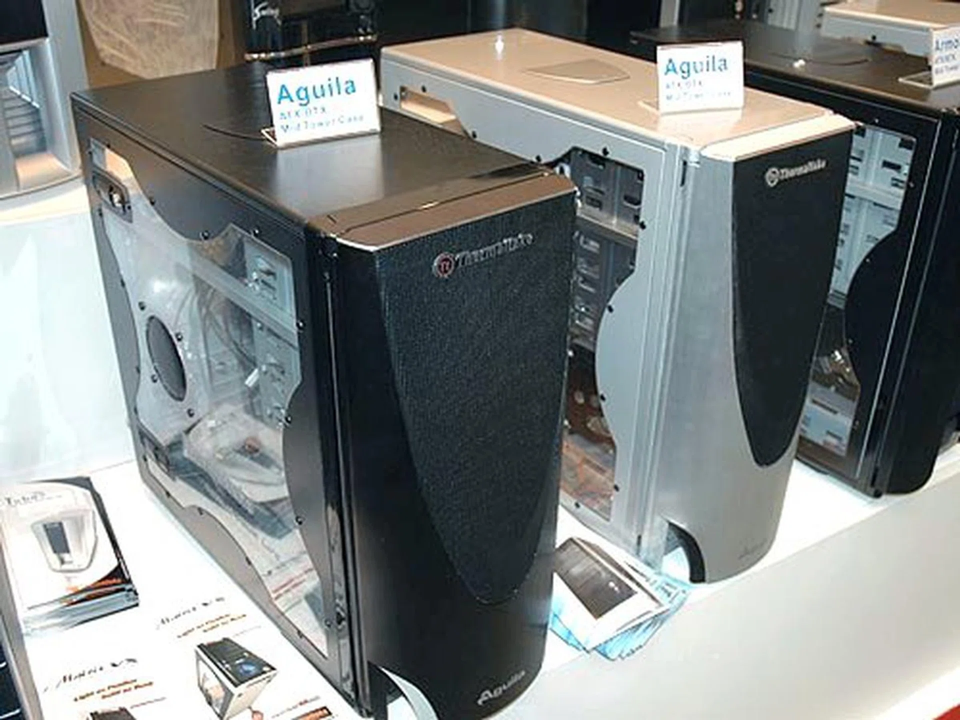 The new Thermaltake Aguila mid-sized tower case features 120mm front and rear intake exhaust fans as well as a total of 11 drive bays. There are five 5.25-inch external bays, two 3.5-inch external bays and four 3.5-inch internal bays. The casing is upgradeable to support BTX motherboards using an optional BTX upgrade kit.