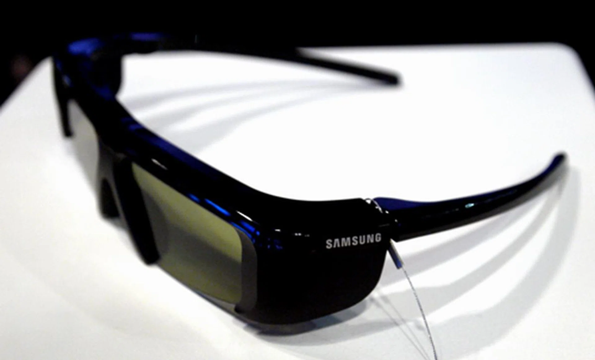 You'll need a pair of active shutter glasses to complete that stereoscopic experience. Samsung is also banking on its 200Hz panel to reduce the amount flicker normally associated with 3D displays.