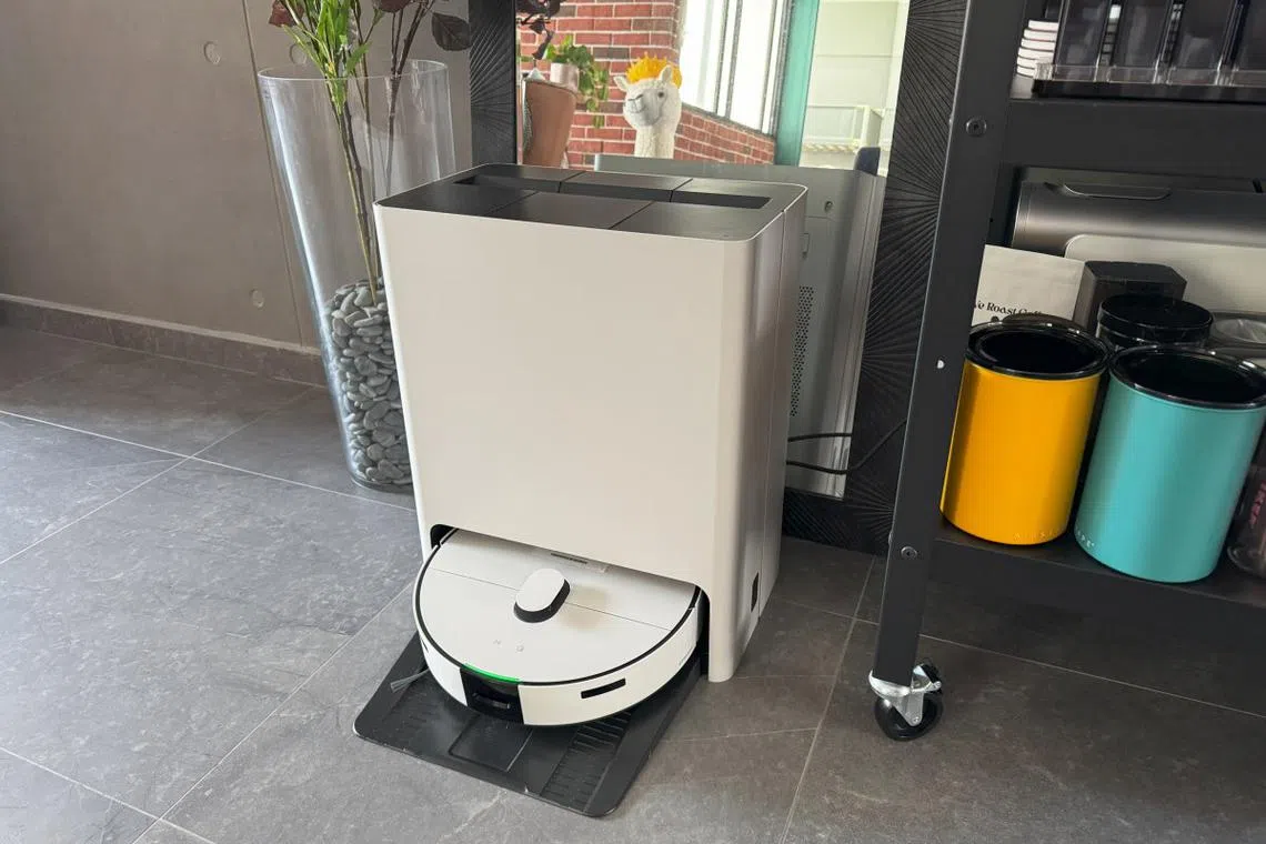 Samsung 70W Jet Bot Combo review: The robot vacuum for a fully ...