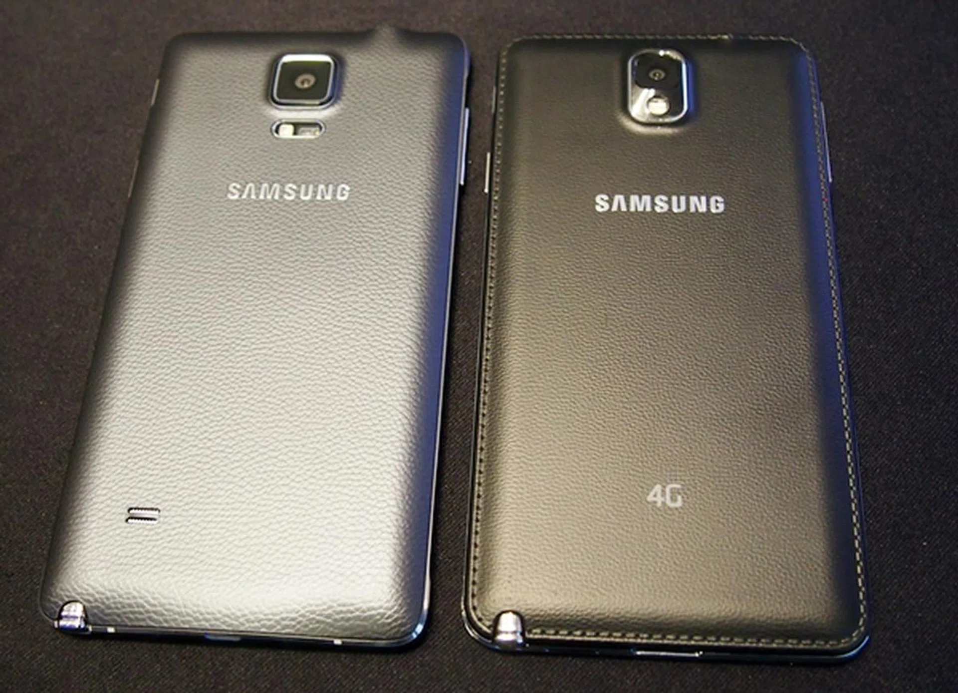 Both devices sport the same soft-textured back covers. <br> Left: Samsung Galaxy Note 4. Right: Samsung Galaxy Note 3.