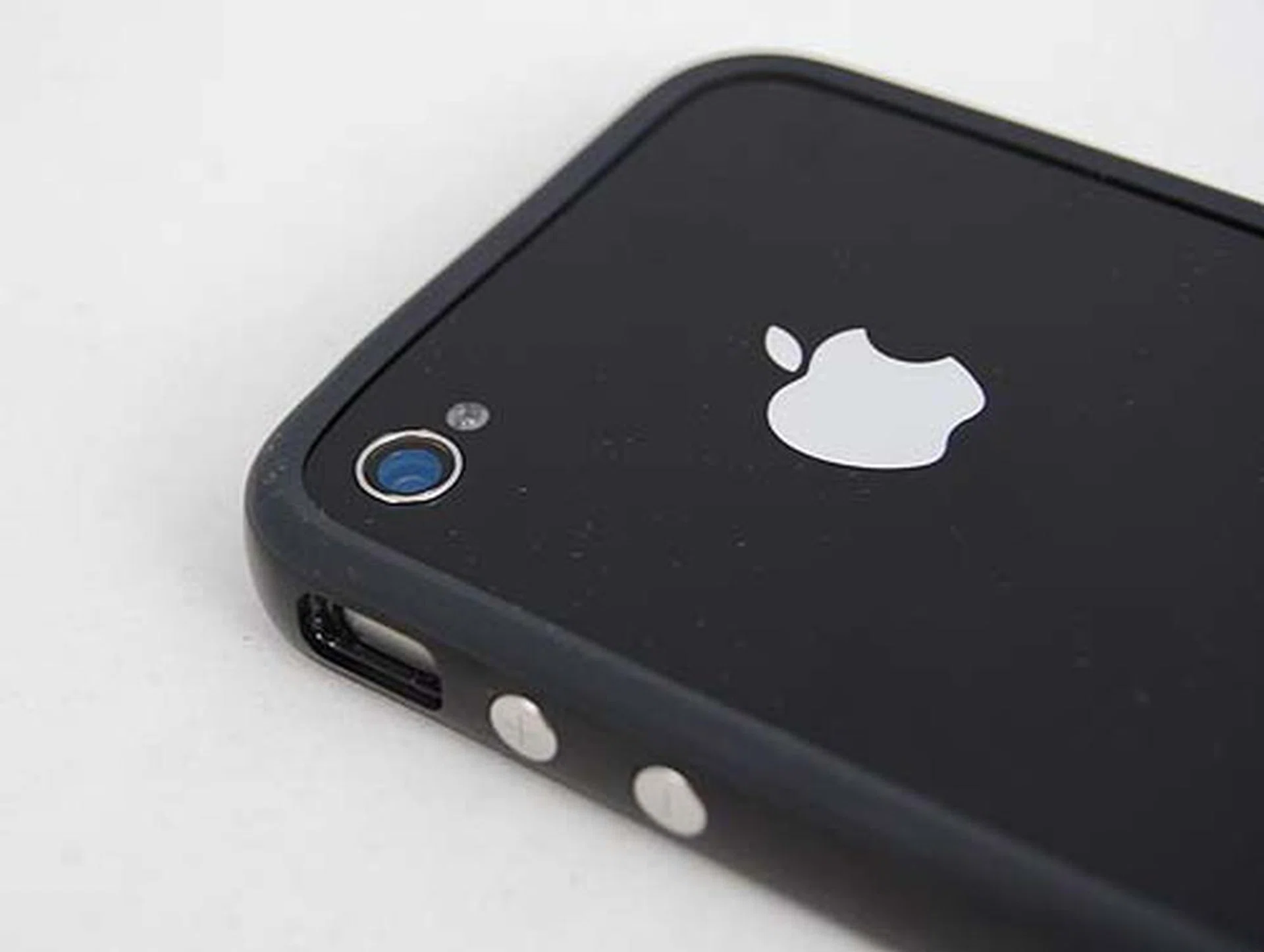 The rear-facing camera has been bumped up from 3MP to 5MP, with an LED flash added.