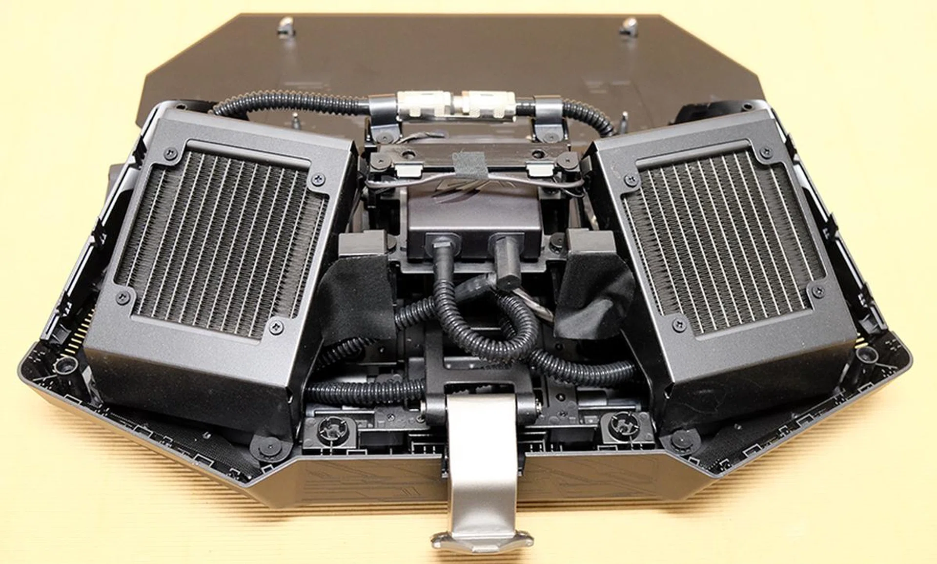 ASUS ROG GX700 dock internal