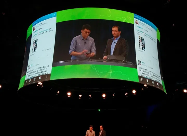 Sina Weibo app creator, Sean Sun, was on stage to demonstrate the features of the native app for BlackBerry 10.