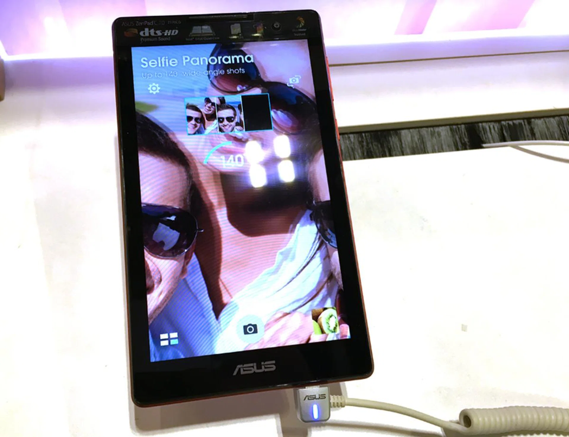 The ASUS ZenPad C 7.0 is one of the best value Android tablets you can buy. Powered by a quad-core Intel Atom x3-C3230 processor, the tablet has a 7-inch display and comes with 8GB internal storage with a microSD card slot letting you expand up to 64GB. Pick one up at IT show for just S$199 and get a free Aqua Blue ZenPad TriCover (worth $49).