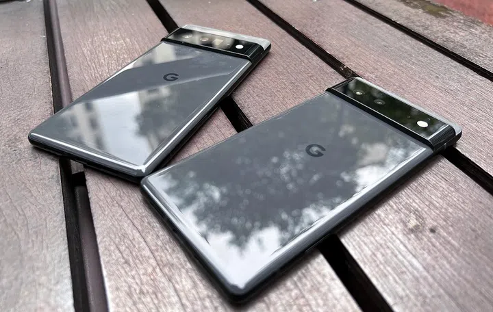 Google Pixel 6 and 6 Pro.