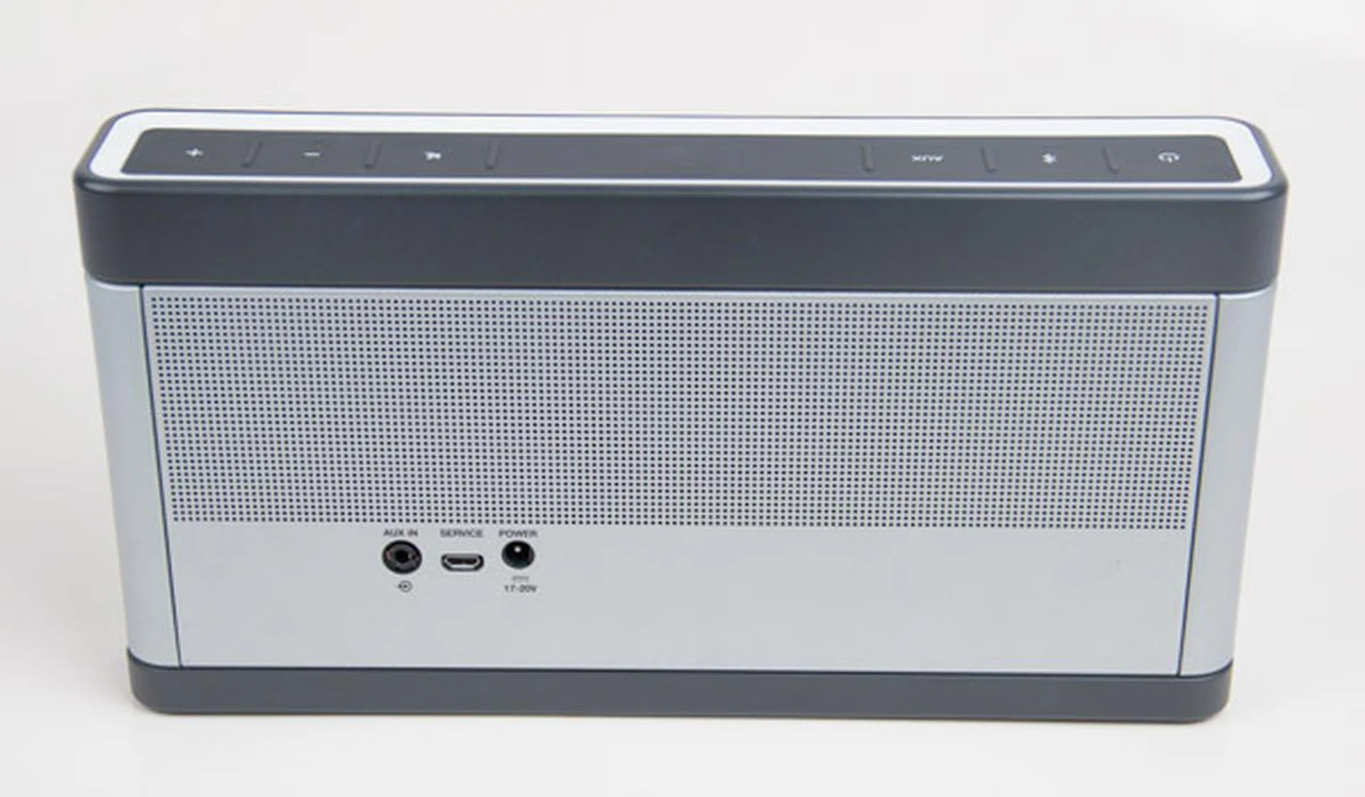 The rear of the SoundLink III is equally clean. 