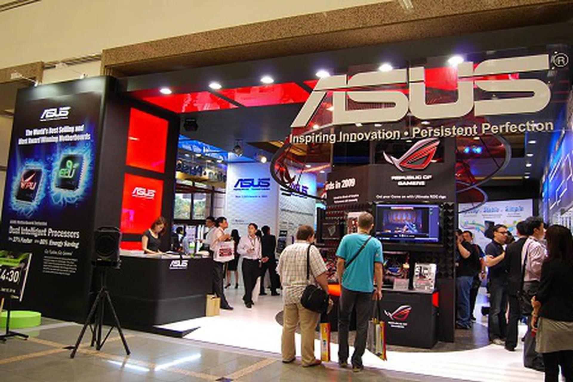 ASUS had so much to show, it was almost a tech geek's heaven at the first floor of the Taiwan International Convention Center (TICC) building. Let's kick things off with the motherboards department.
