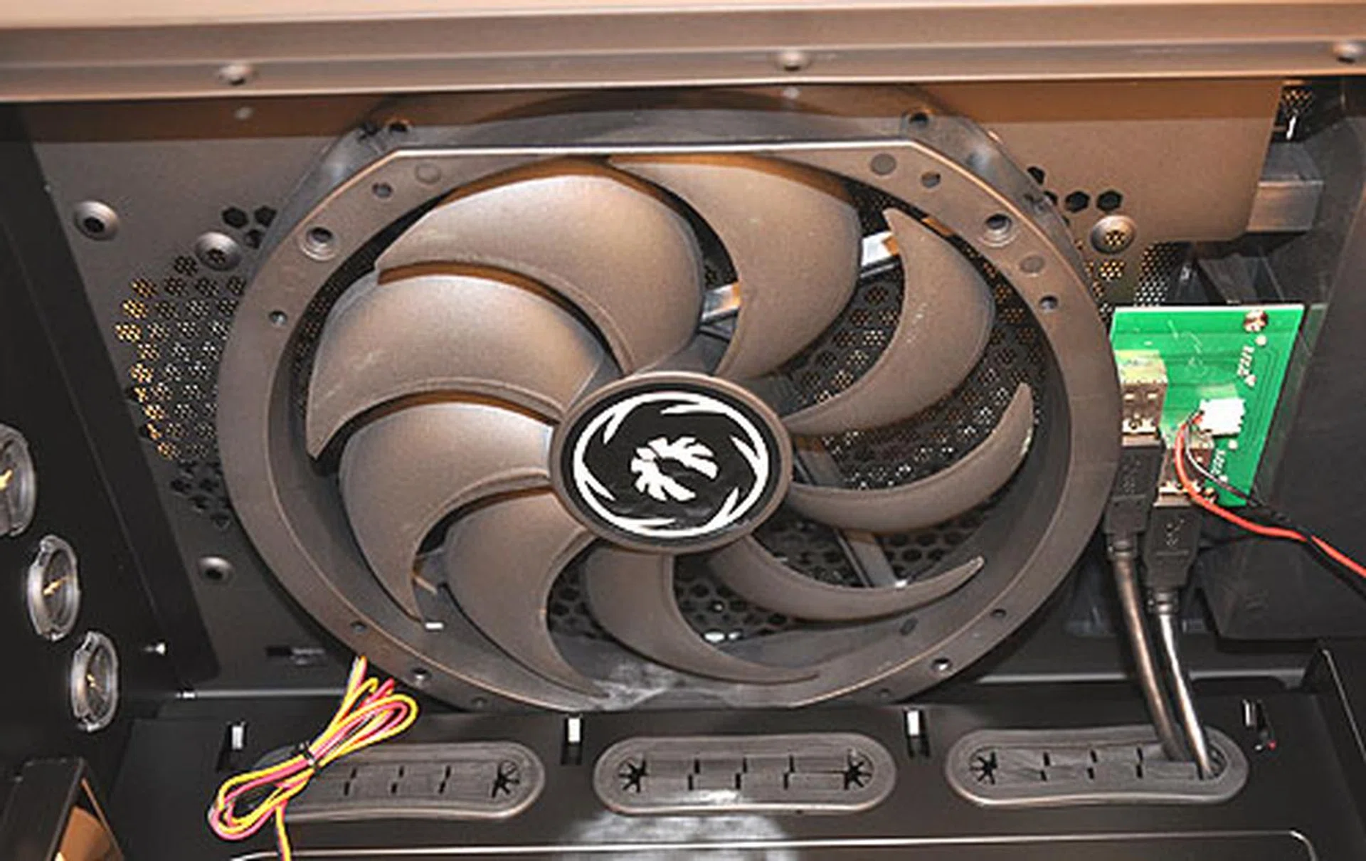 A huge 230mm fan dominates the top of the casing. It's the reason why BitFenix saw no need to include a rear exhaust fan by default, though the option remains. 