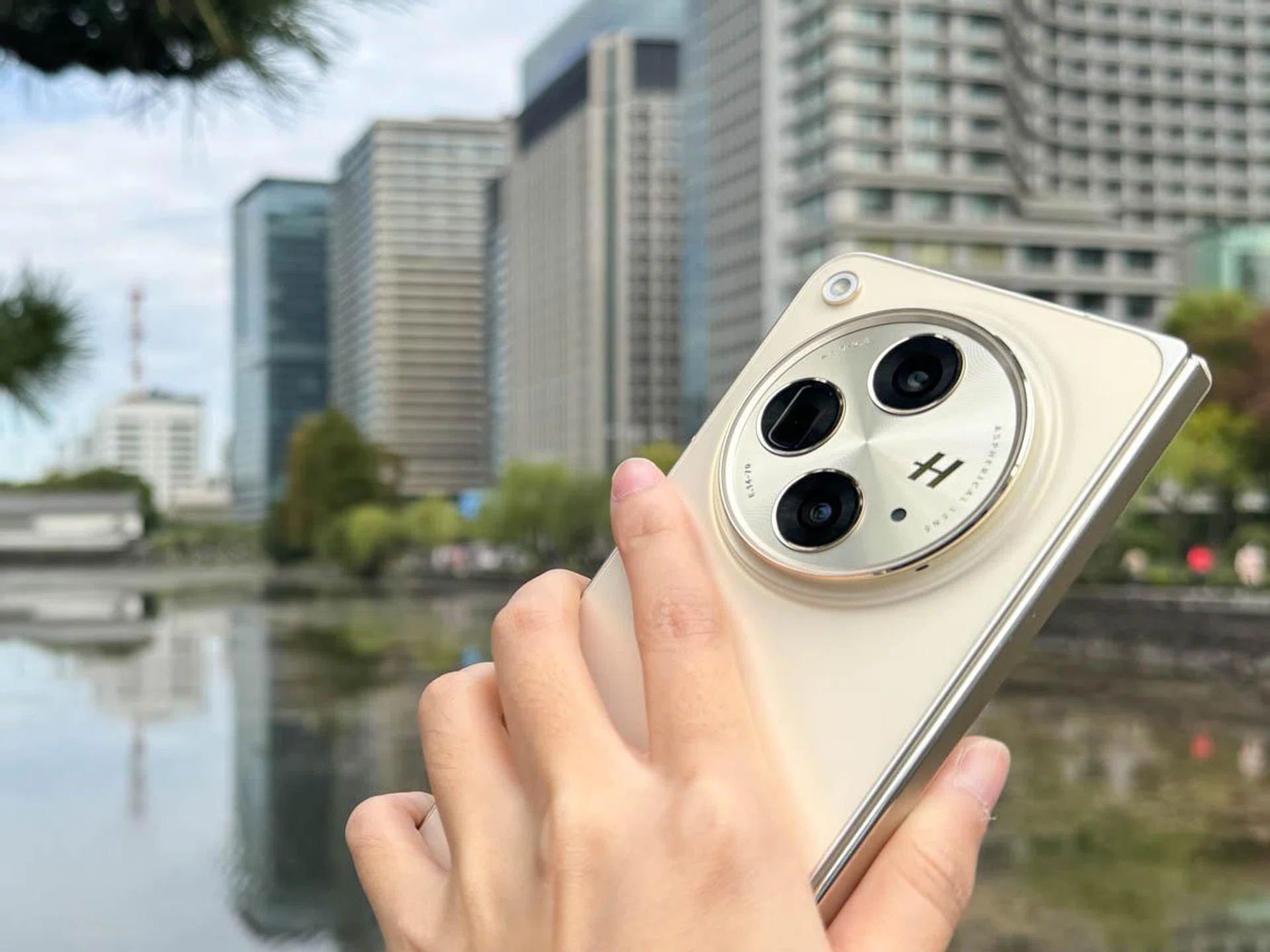 Oppo Find N3 rear cameras.