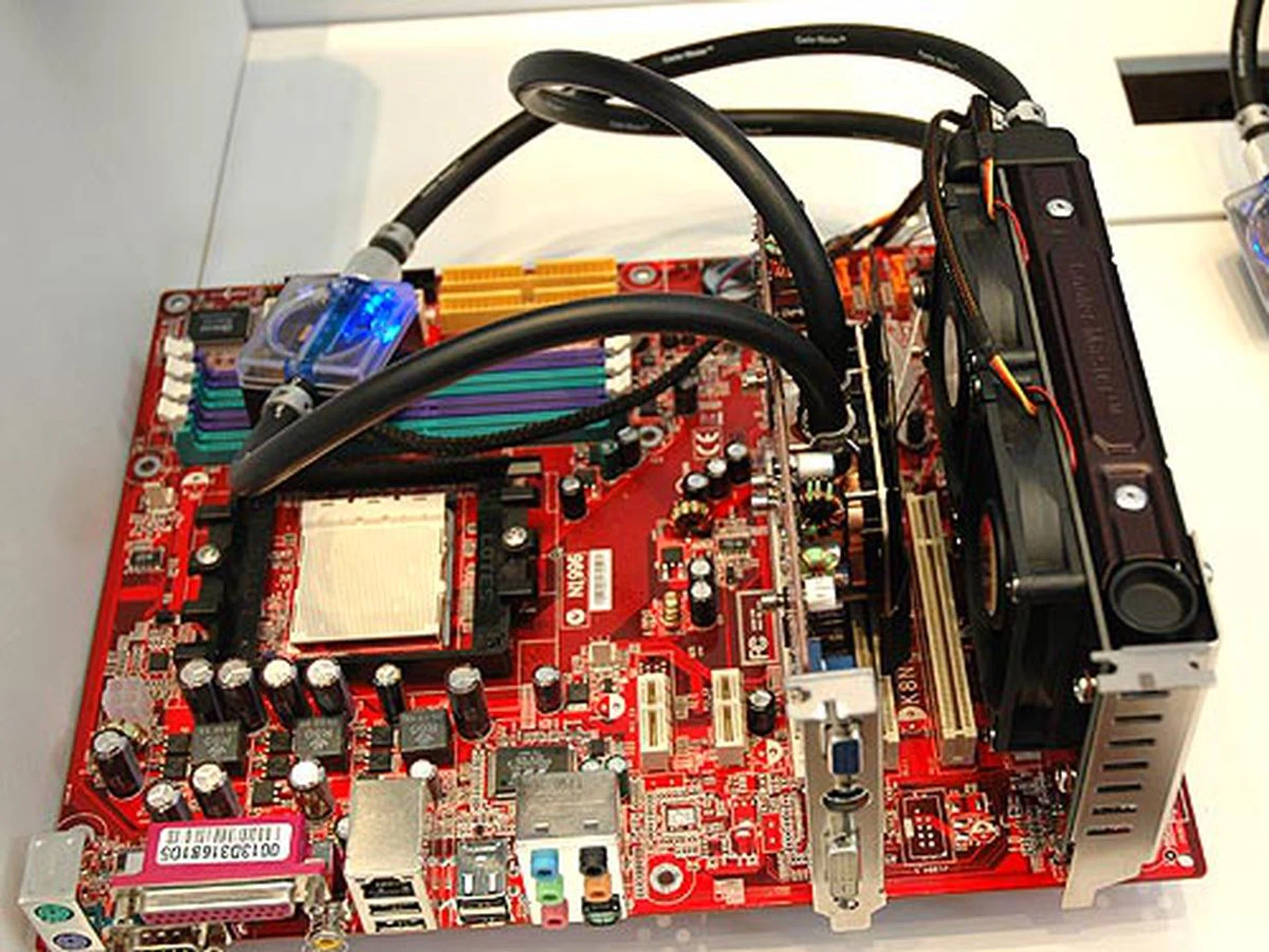 The new AQUAGATE Viva is probably the world's first universal water block that can be used with either on the CPU or the GPU/VPU. It has a universal retention plate that support all ATI and NVIDIA graphics cards as well as Socket 939/754 and LGA775 processors. The water block is connected to a micro pump and radiator that can be attached to any regular PCI slot on your chassis. The radiator is large and provides enough cooling area for two 70mm fans. If you want to cool two graphics cards that are configured in SLI or CrossFire modes, then you might want to consider getting the AQUAGE DuoViva, which comes with two universal water blocks.