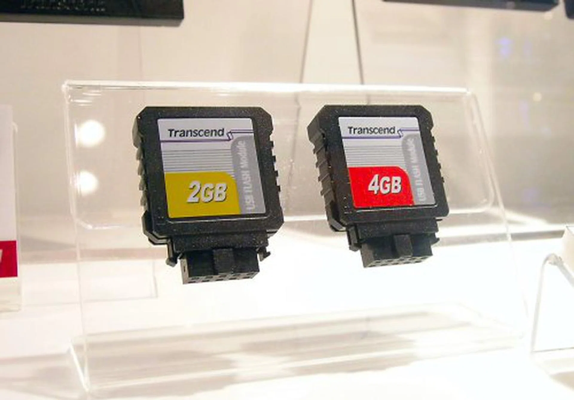  Not to be confused with USB flash drives, these USB flash devices connect directly to a motherboard's free USB header. This approach is similar to what ASUS offered in their ASAP module for their VISTA series motherboards. Such devices not only ride on the recent SSD rage, but also Vista ReadyBoost functionality as well as possible uses with Intel's desktop Turbo Memory RAID functionality.  