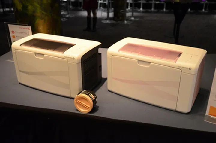 That round thing is the ink cartridge for the mono DocuPrint P205 b printers. Small, no?