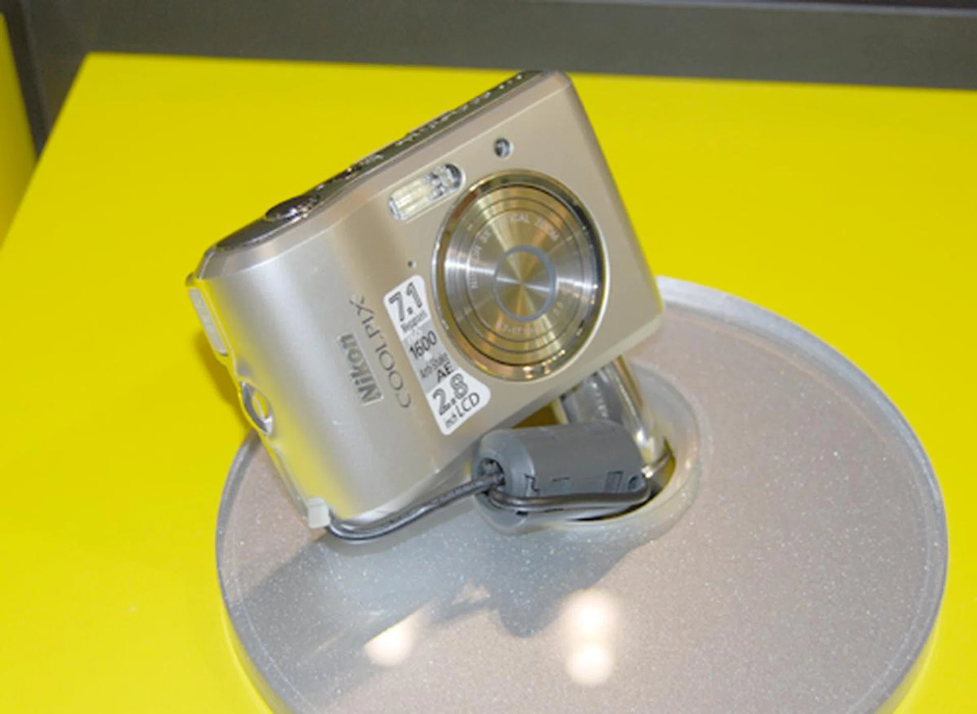  And if you're on a shoe string budget, there's also the Nikon Coolpix L16 which is going for S$199, but comes with an impressive lineup such as 7.1-megapixel, anti-shake AE (auto exposure), and the works.  