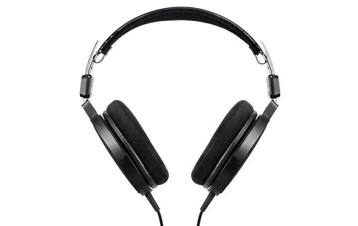 Gone is the R-series' distinctive 3D wing pads and in its place is a more traditional headband system. Photo: Audio-Technica